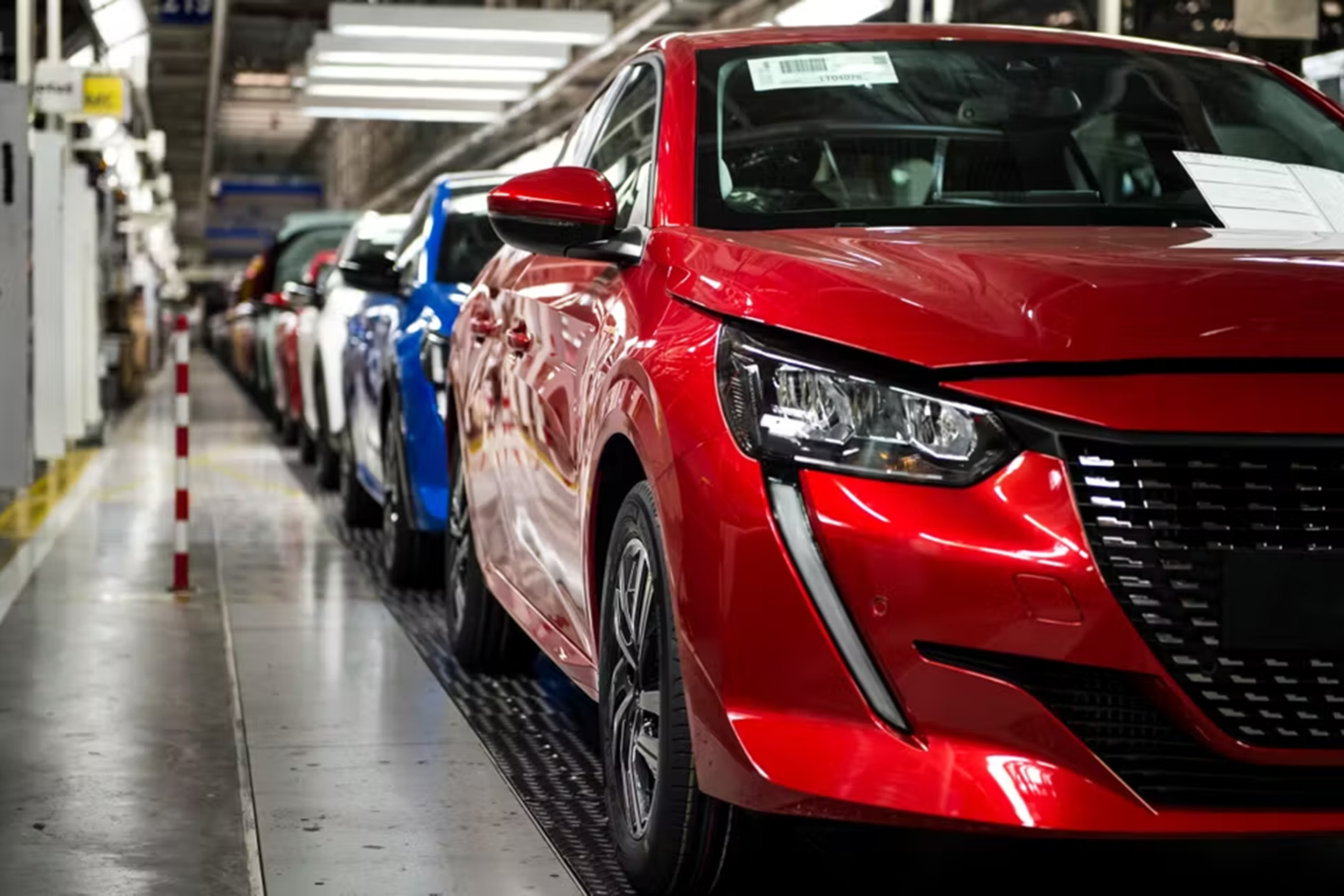 شركة كبرى تسحب آلاف السيارات بسبب خطر حرائق المحرك