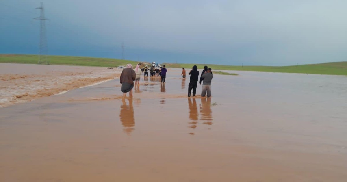 سيول في سوريا.. مصرع طفل وانقطاع طرق وإجلاء محاصرين