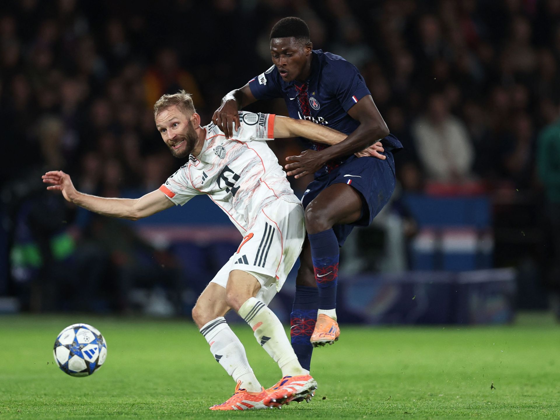 باريس سان جيرمان ضد بايرن ميونخ.. الموعد والقنوات الناقلة والتشكيلتان المتوقعتان