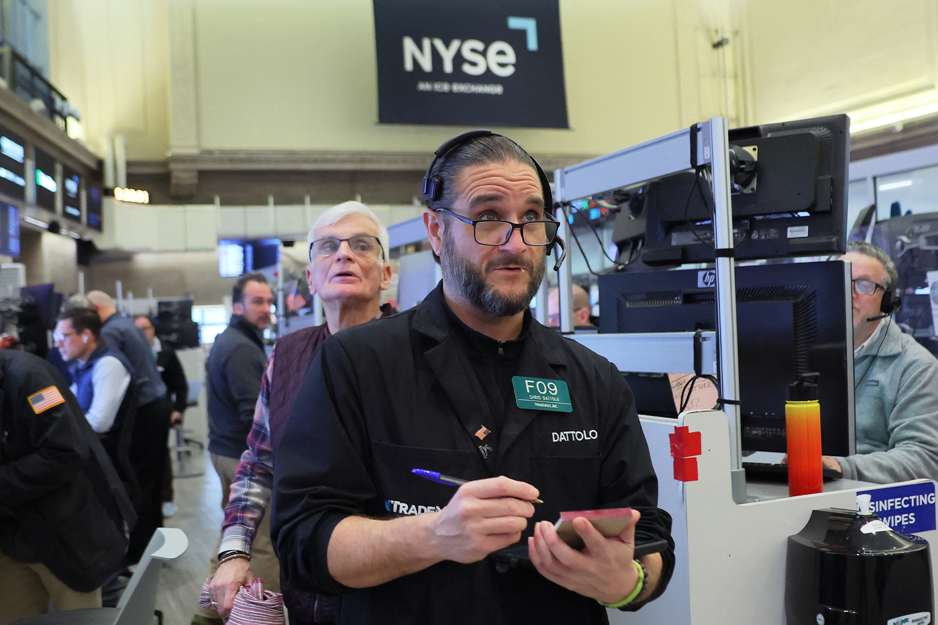 وول ستريت تحت ضغط حصار أمريكا لموانئ إيران