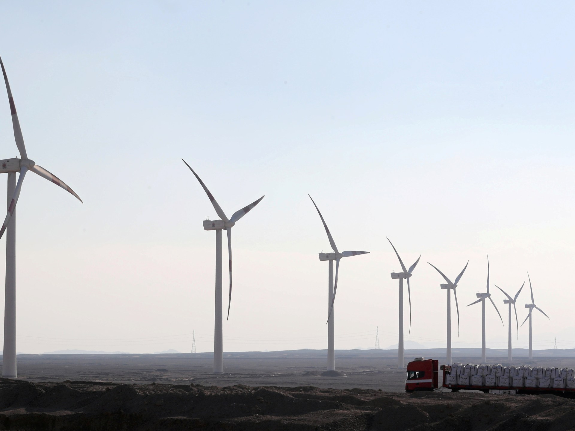 مصر تسارع بتنفيذ برنامج لتوليد الكهرباء من الطاقة المتجددة