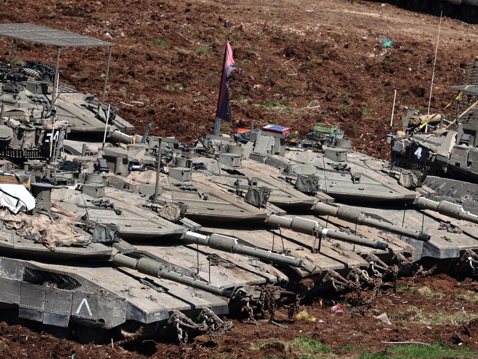 إسرائيل تدفع بقوات إضافية جنوب لبنان وحزب الله يرد بالصواريخ