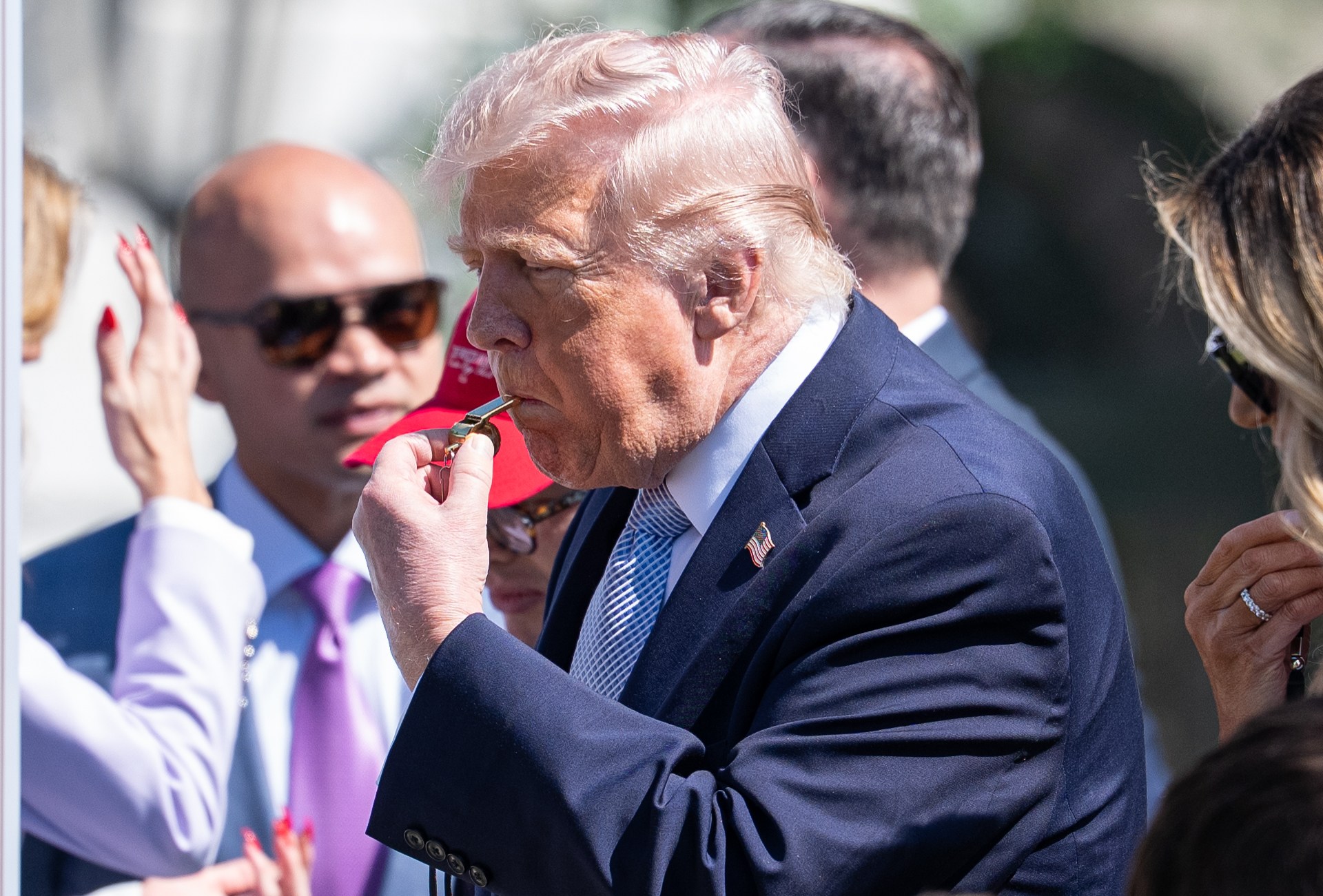 مهلة ترمب تقترب من نهايتها.. النفط فوق 110 دولارات والذهب يرتفع