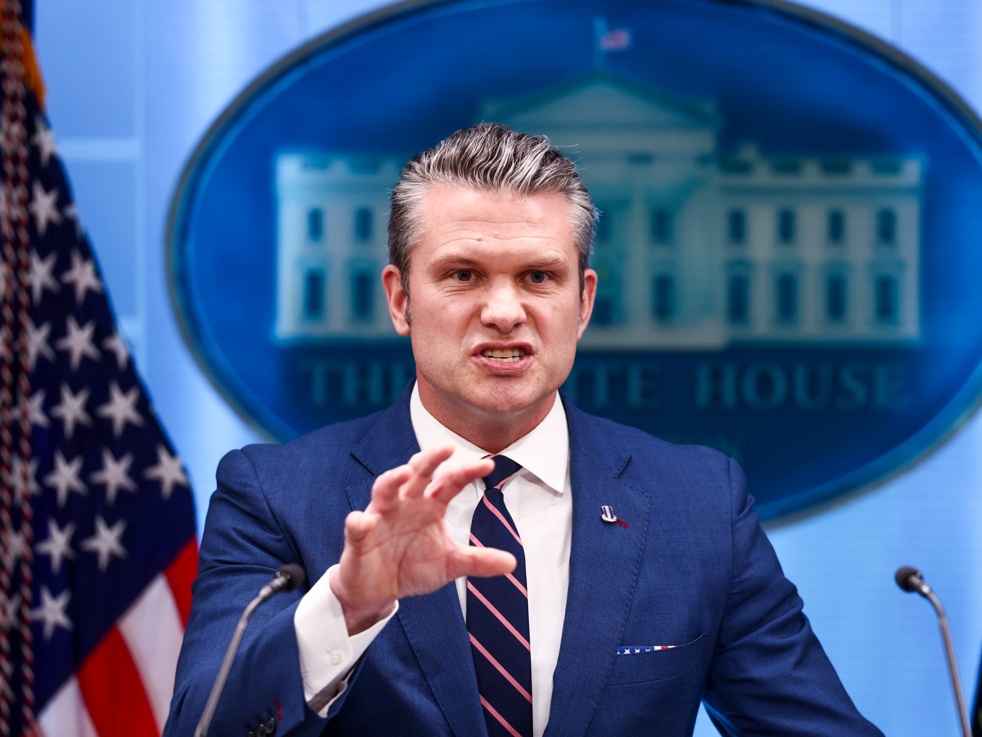 وزير الحرب الأمريكي في مرمى السفارات الإيرانية.. سجال هرمز يشعل المنصات