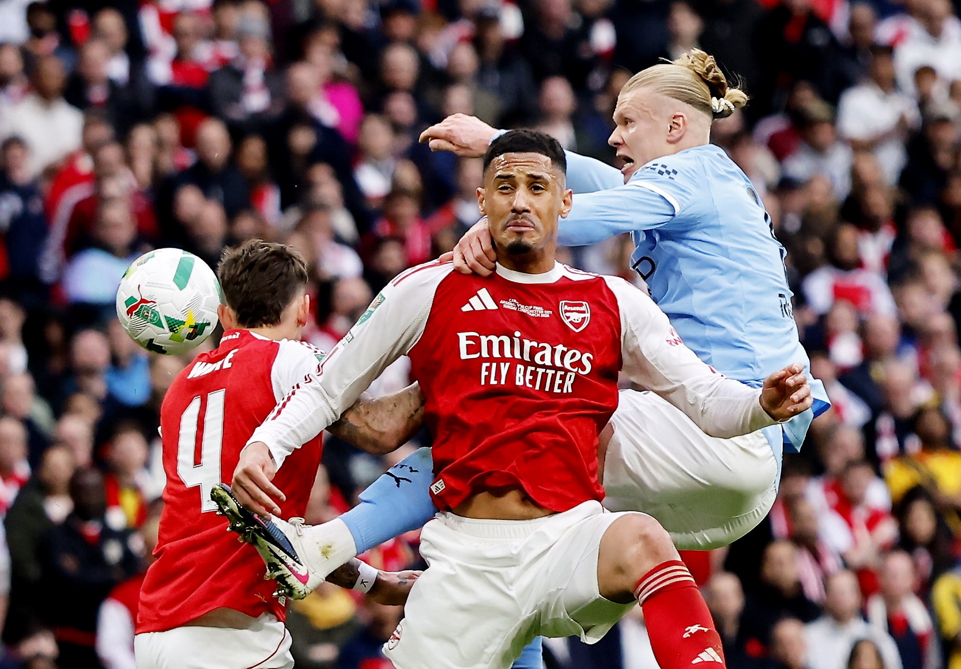 مانشستر سيتي يستدرج أرسنال في مواجهة تحديد مصير اللقب