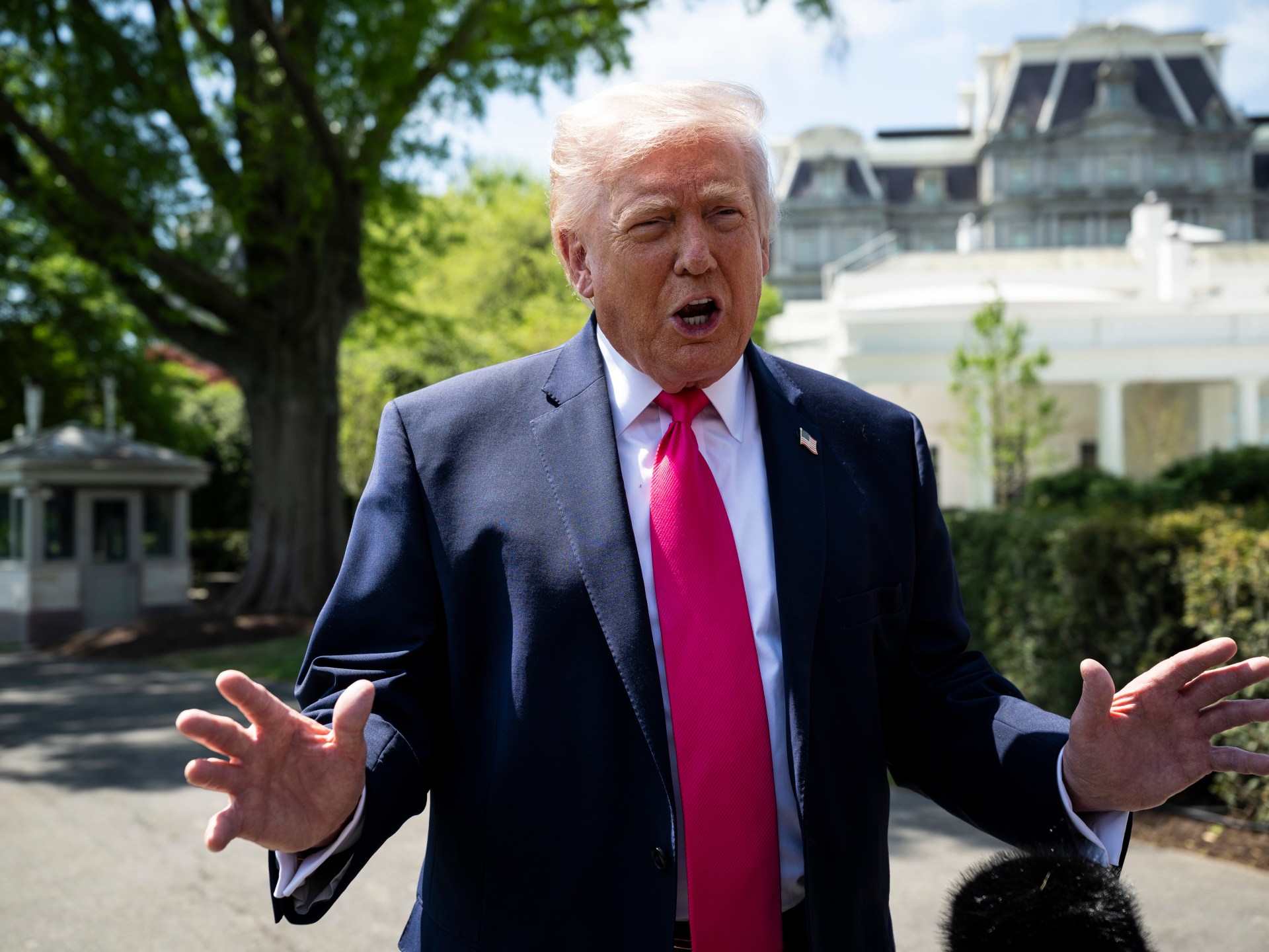 نيوزويك: ترمب يثير الجدل بشأن وفيات غامضة لعلماء أمريكيين