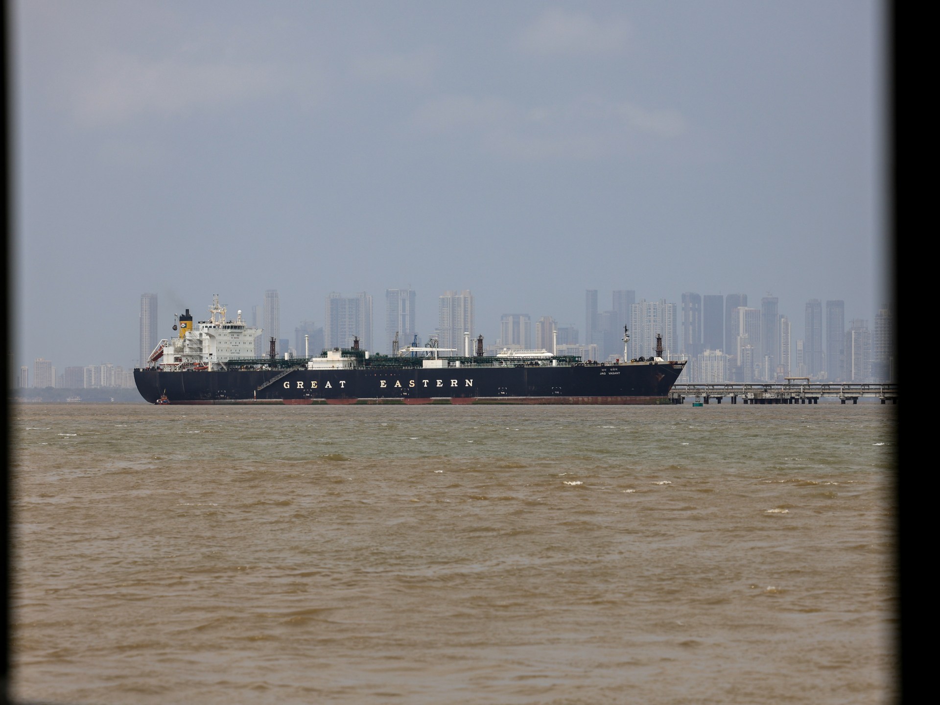 رويترز: شركات تكرير هندية تسدد مدفوعات النفط الإيراني باليوان