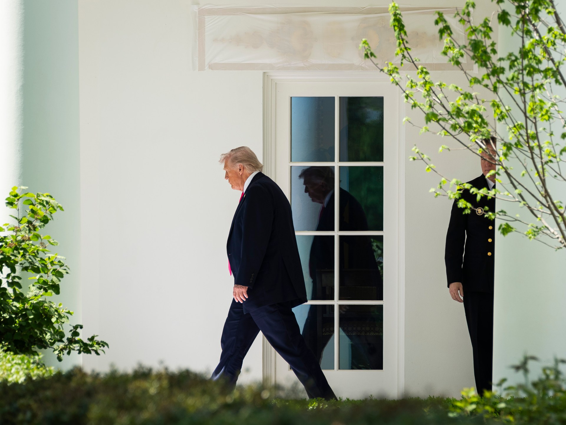 حرب إيران هوت بأسهمه.. الجمهوريون يخططون للتجديد النصفي بعيدا عن ترمب