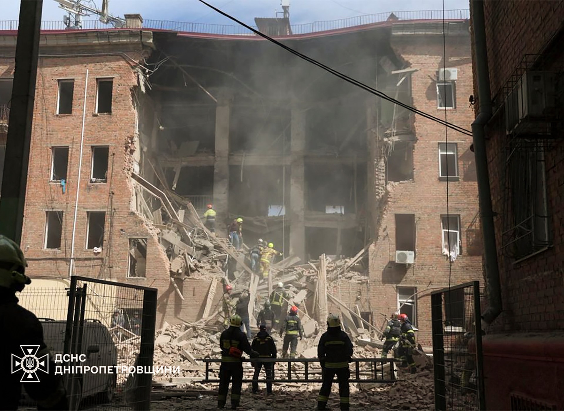 تصعيد متبادل.. قتلى بأوكرانيا وضربات تصيب العمق الروسي