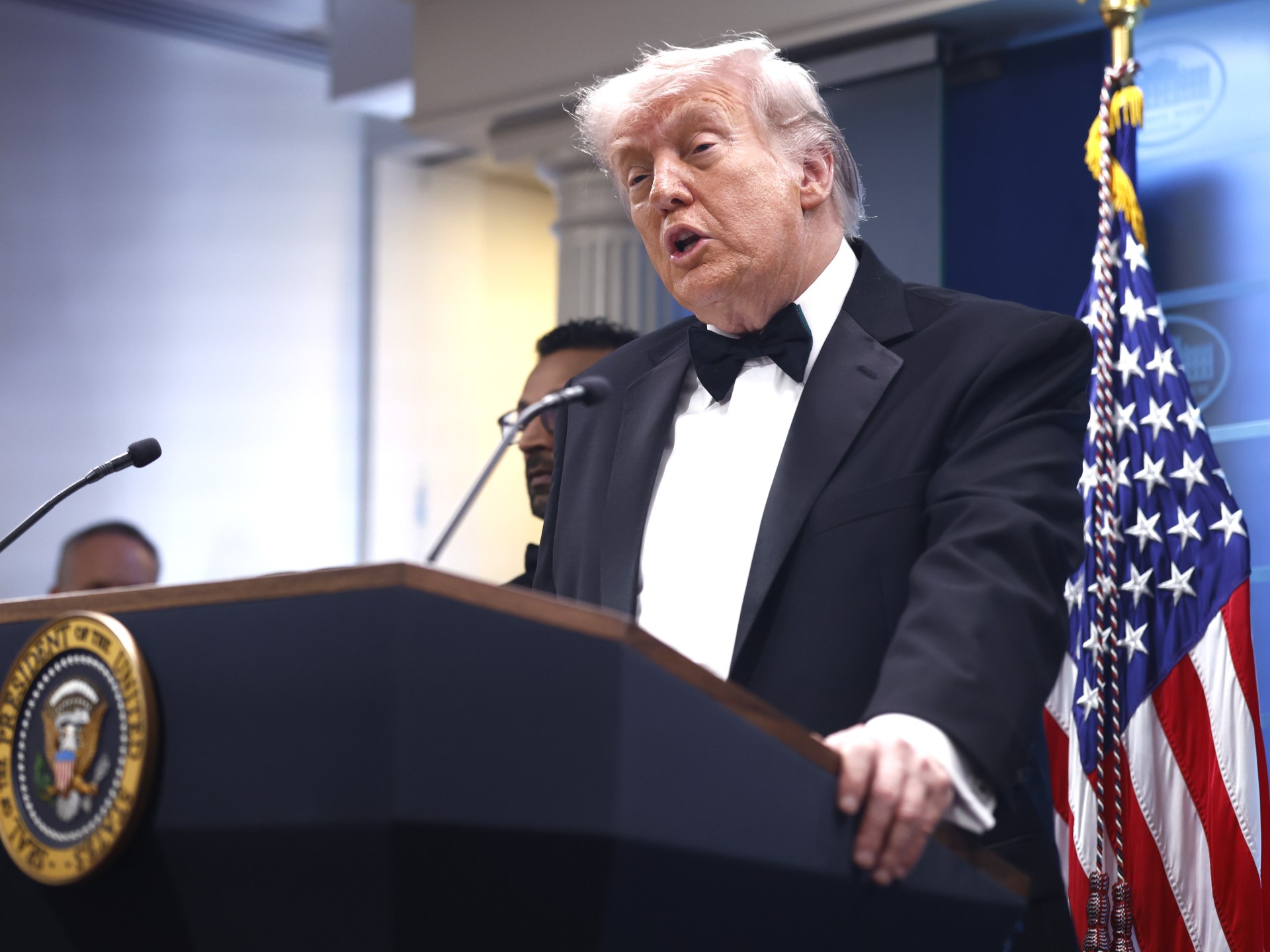 ترمب: أتحدث مع بوتين وزيلينسكي لإنهاء الحرب