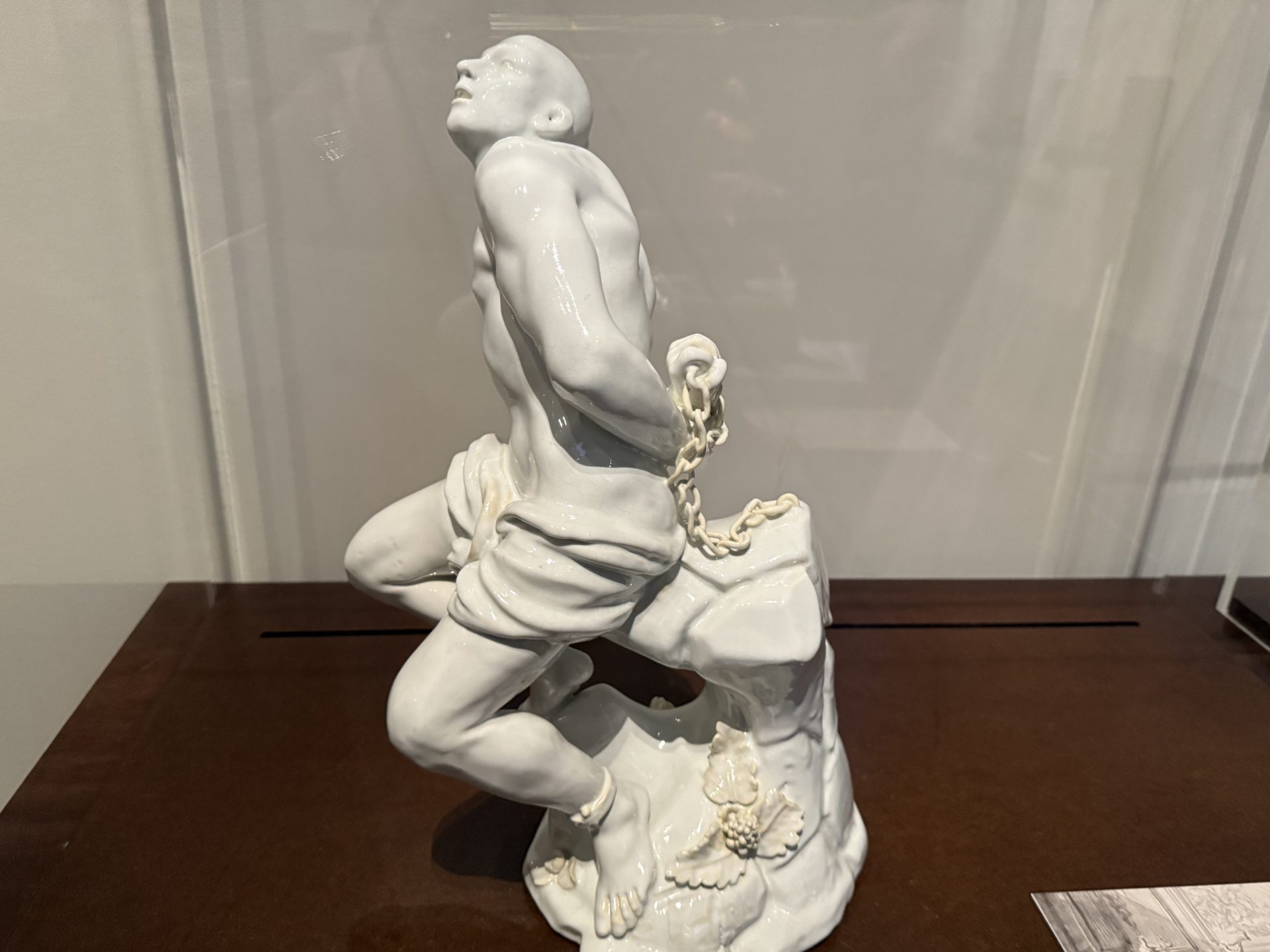 مليونا أسير وذاكرة معلّقة.. معهد العالم العربي يعيد كتابة تاريخ العبودية في المتوسط