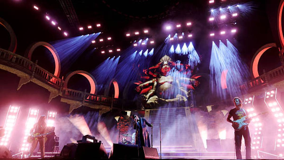 فريق "ذا ستروكس" يشعل مهرجان كوتشيلا باحتجاج ضد حرب غزة وإيران