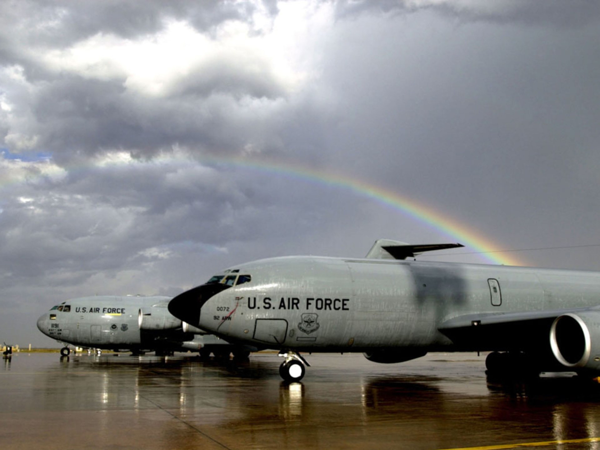 بيانات ملاحية تكشف نشاطا مكثفا لطائرات الشحن والتزود بالوقود فوق أوروبا