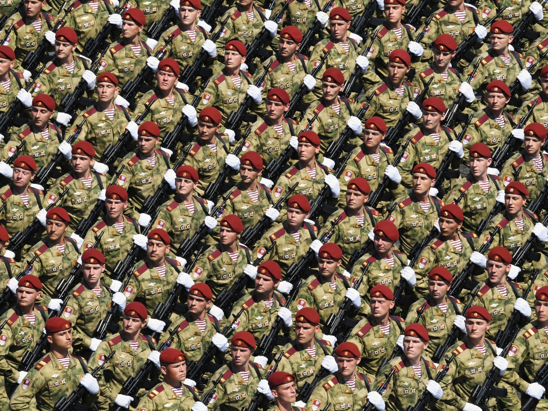 لأول مرة منذ عقدين.. عرض النصر الروسي بلا دبابات وصواريخ