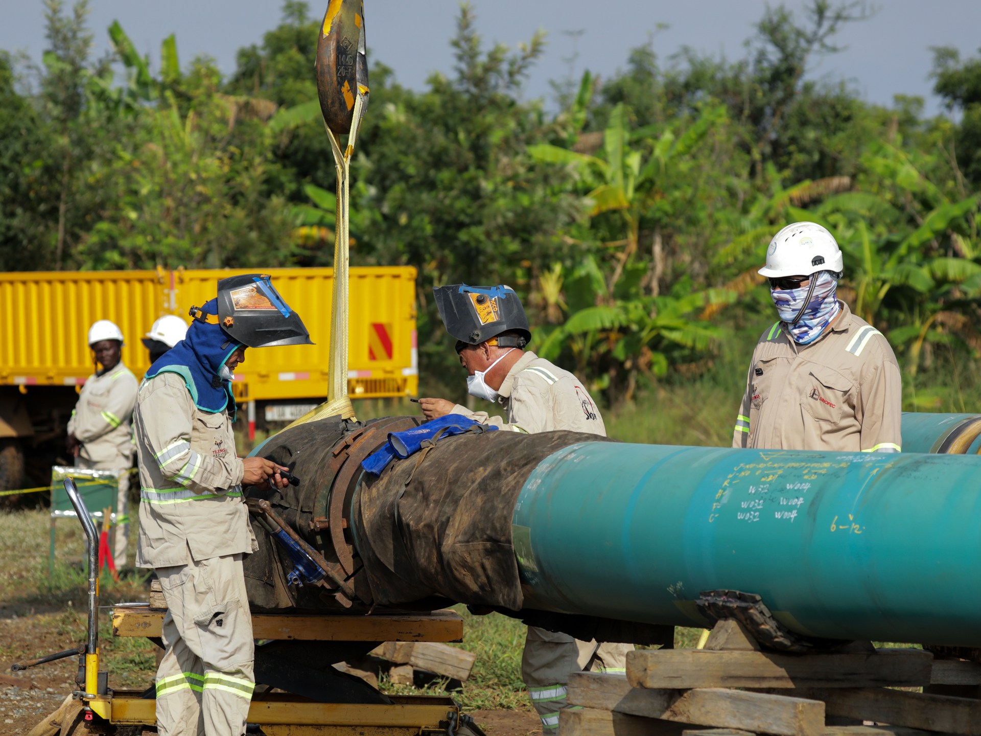 من كمبالا إلى باريس.. مشروع أنابيب النفط يثير جدلا عالميا