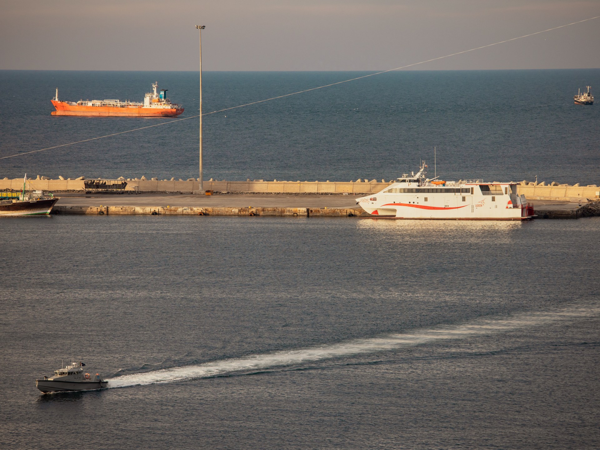 10.7 ملايين برميل.. إيران تواصل تصدير النفط رغم الحصار الأمريكي