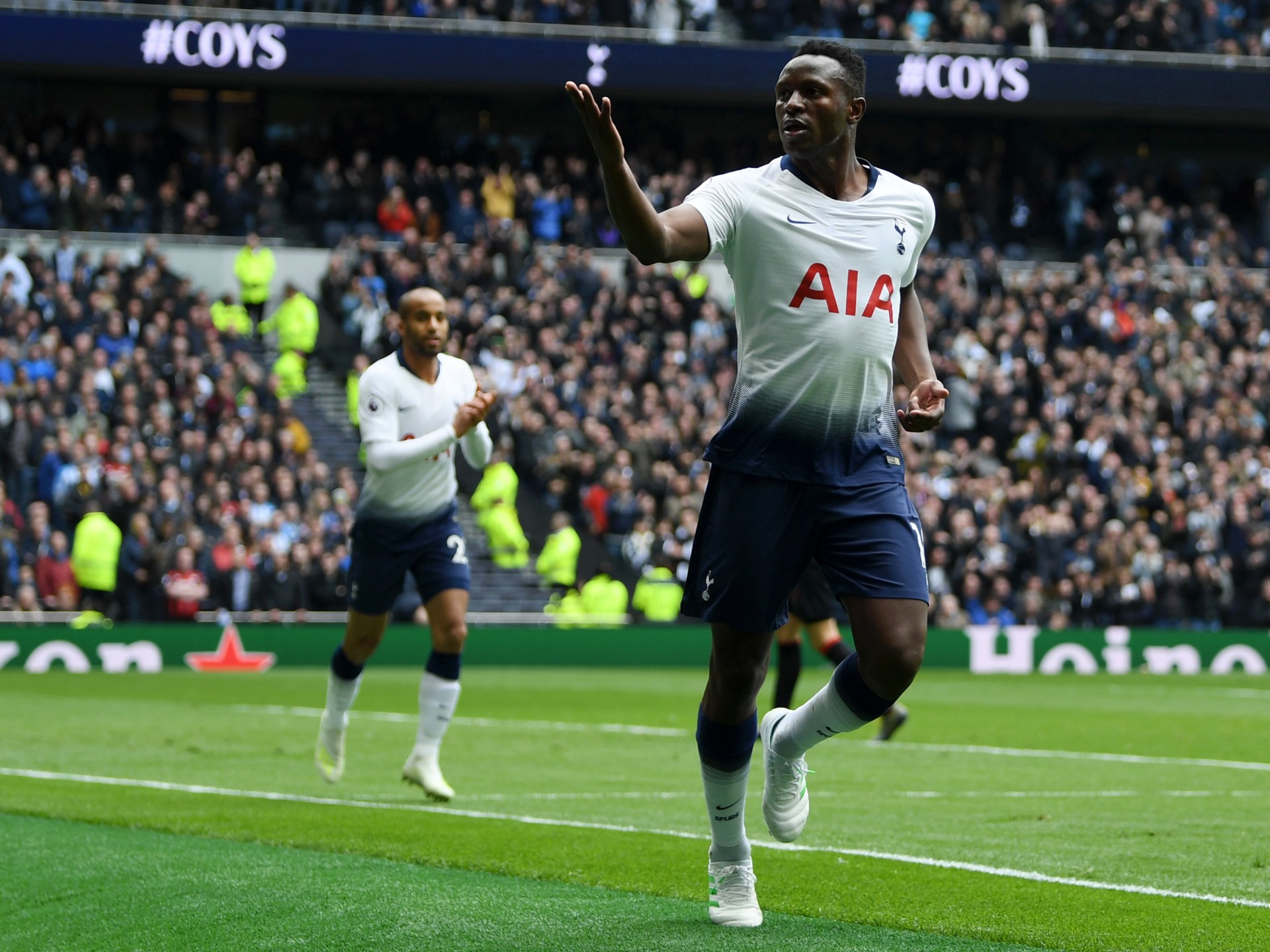 وانياما يودع ملاعب كرة القدم عن 34 عاما