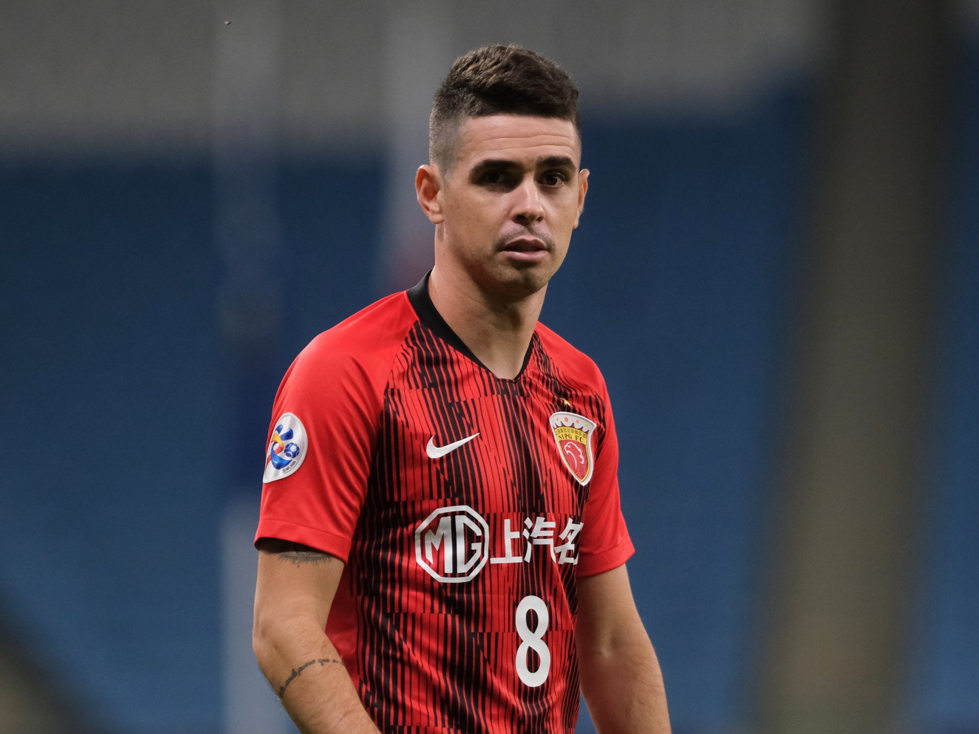 البرازيلي أوسكار يعلق حذاءه.. مسيرة الألقاب تنتهي بقرار طبي