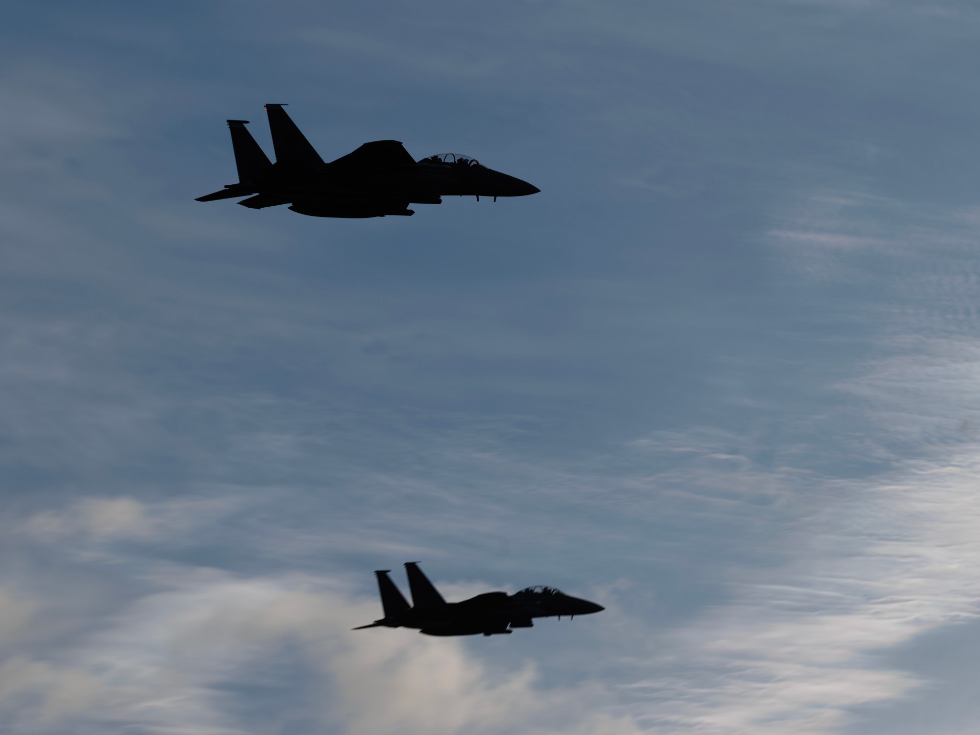 لغز الطيار المفقود.. صمت أمريكي لافت وتصريح إيراني يثير التساؤلات