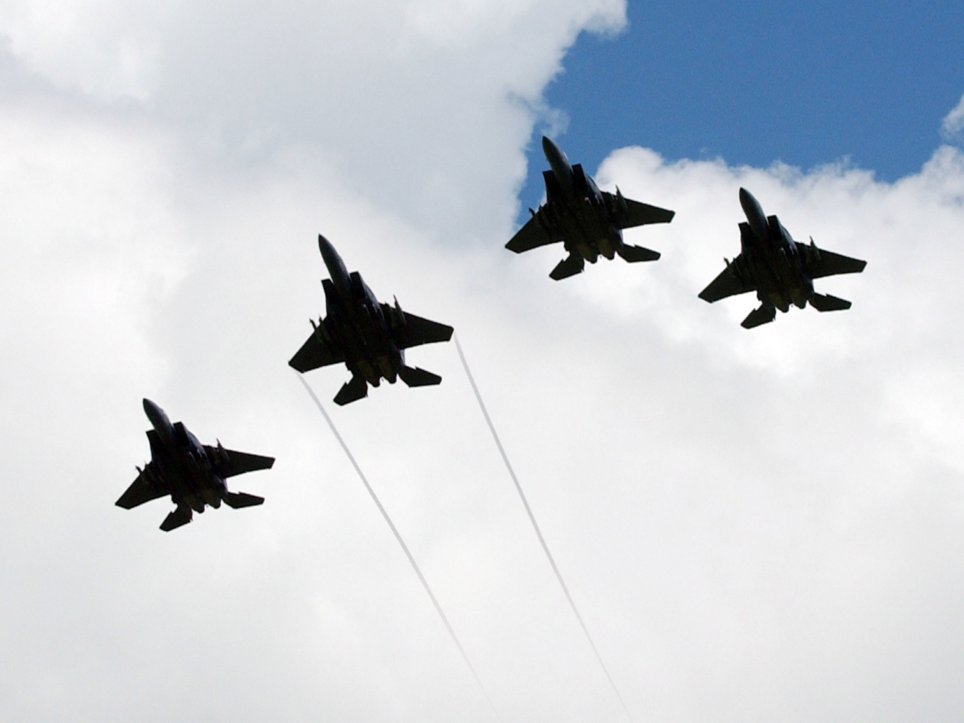 مئات الكوماندوز وغطاء جوي كثيف.. تفاصيل إنقاذ الطيار الأمريكي الثاني في عمق إيران