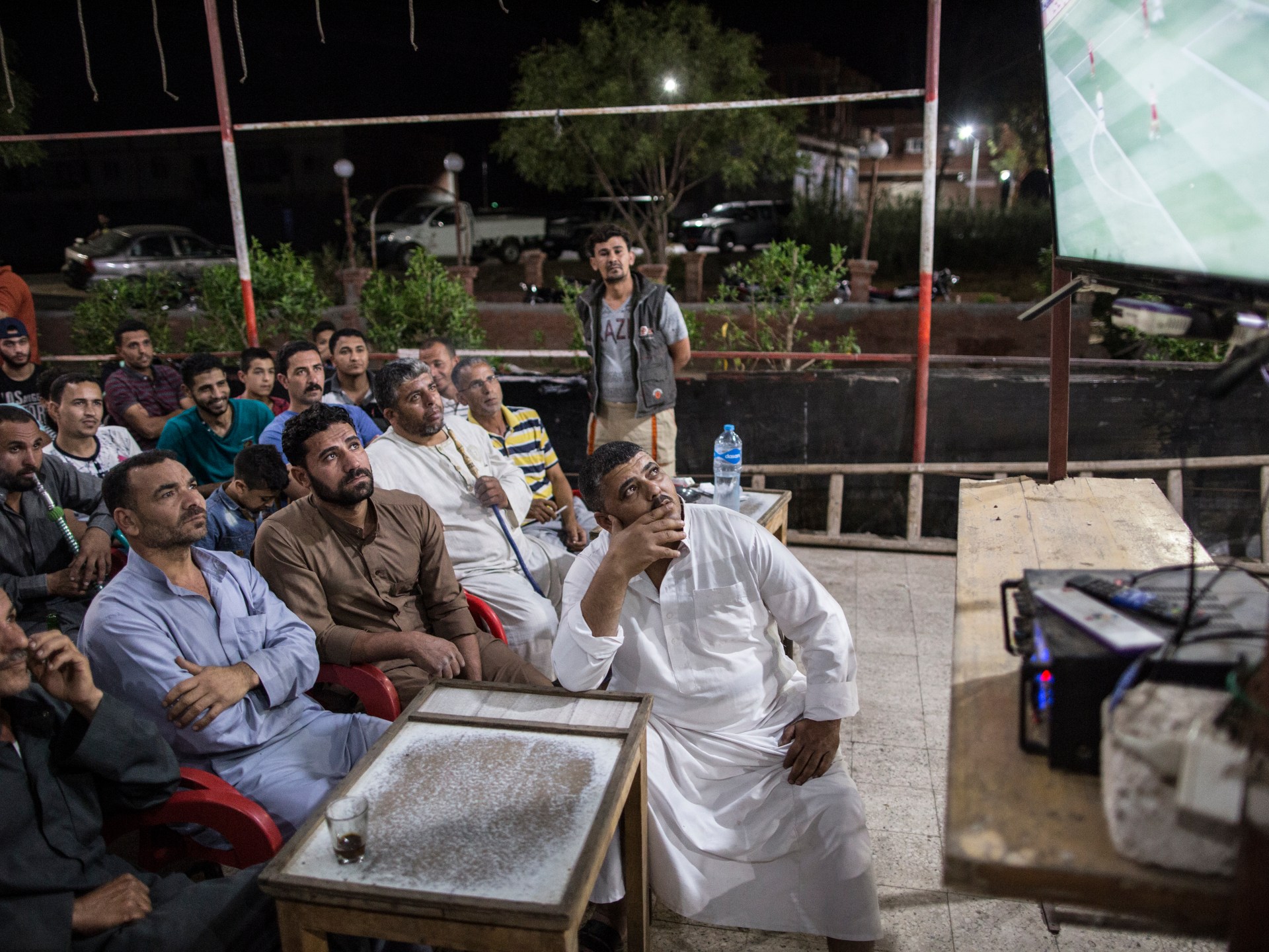 لا مقهى بعد التاسعة.. كيف أعاد المصريون اختراع سهراتهم؟