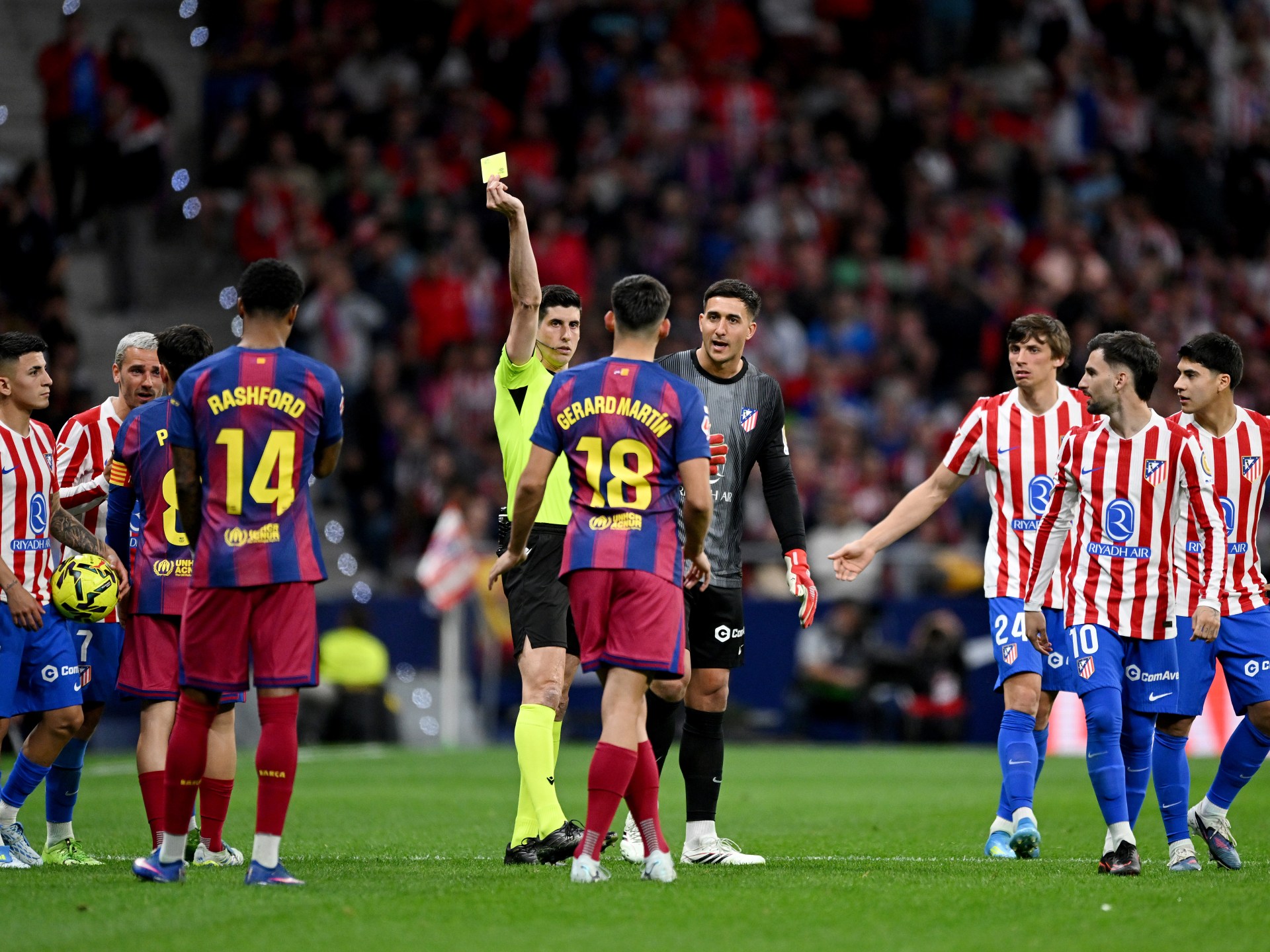 11 لاعبا مهددا بالغياب عن الإياب في قمة برشلونة وأتلتيكو مدريد