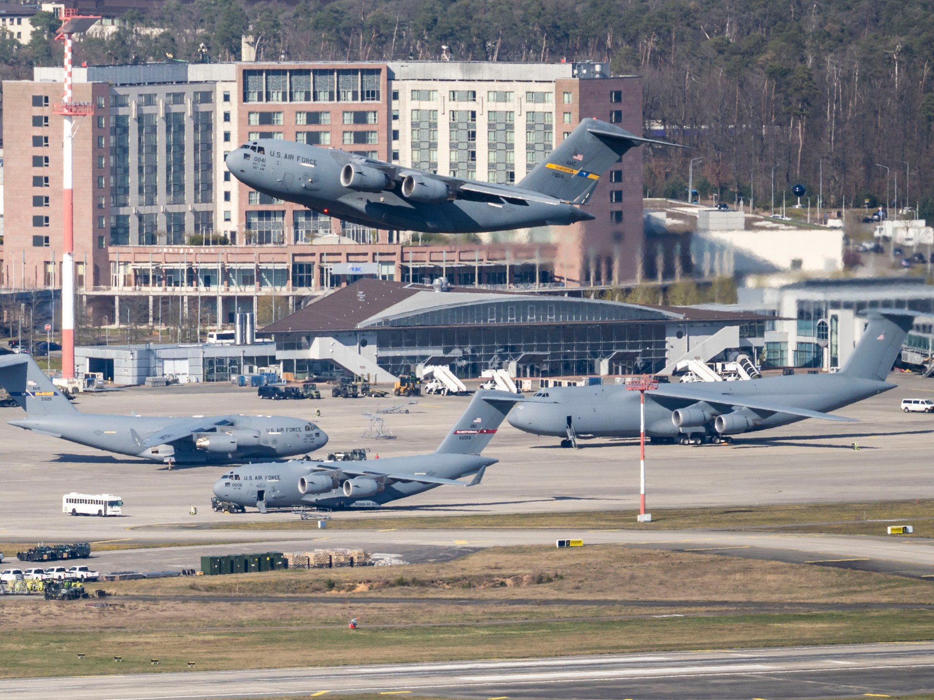 بيانات ملاحية.. جسر جوي أمريكي جديد من ألمانيا إلى الشرق الأوسط