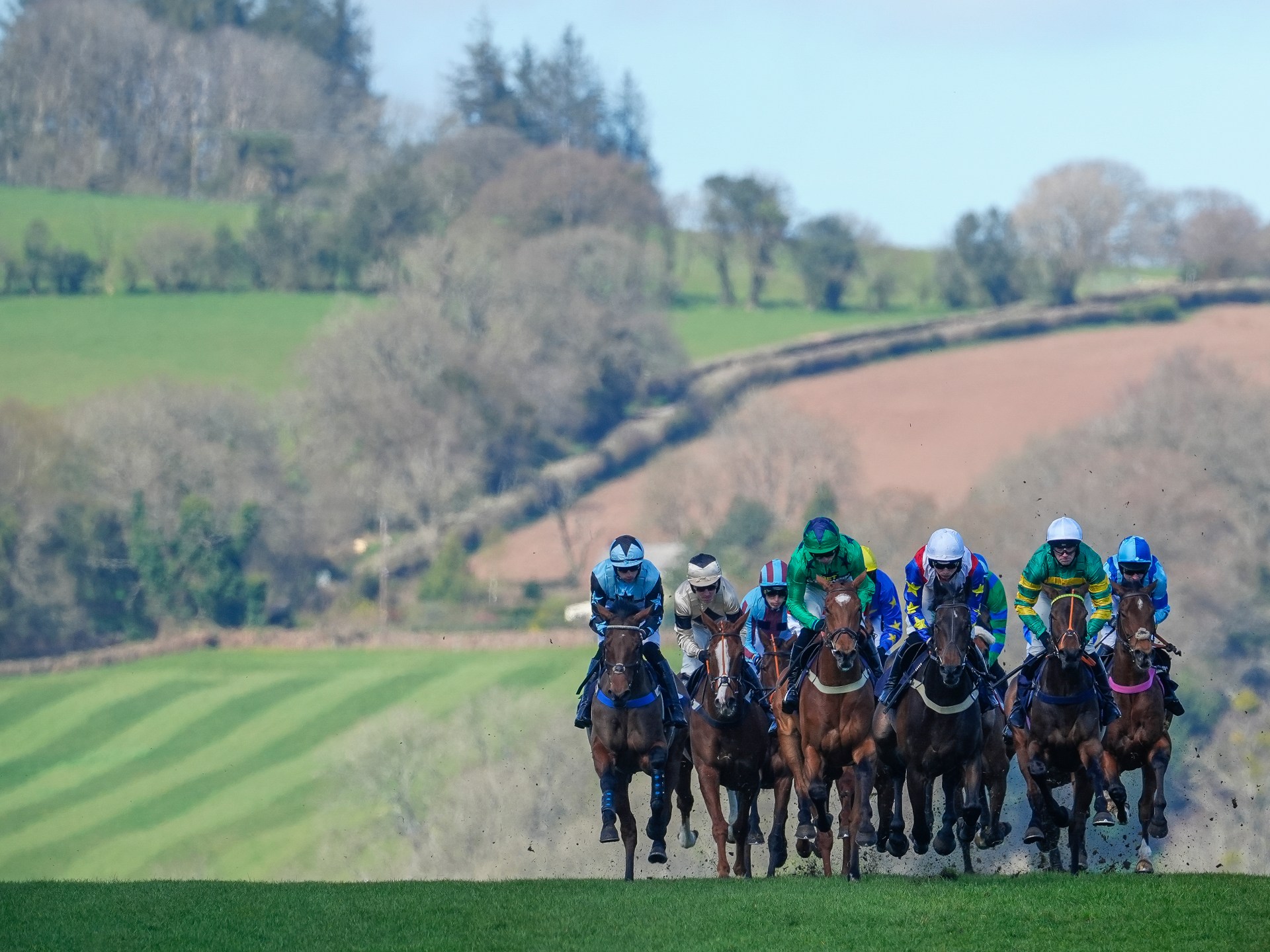 بعد حصار لـ 6 ساعات.. فارس أسترالي بين الموت وفقدان ساقيه
