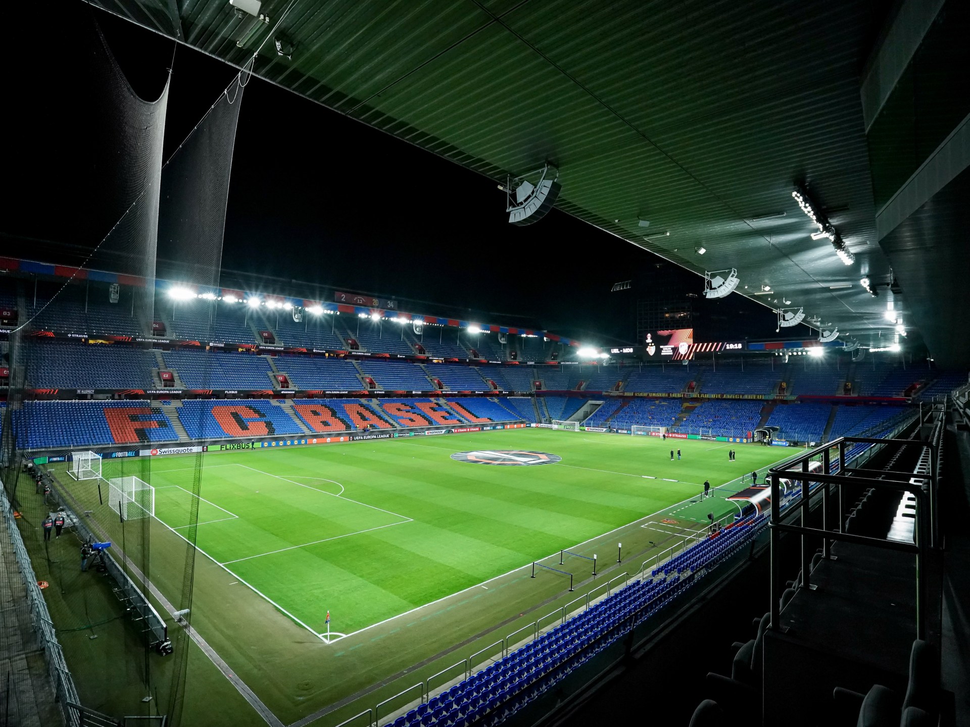 حريق يتسبب في تأجيل مباراة بالدوري السويسري