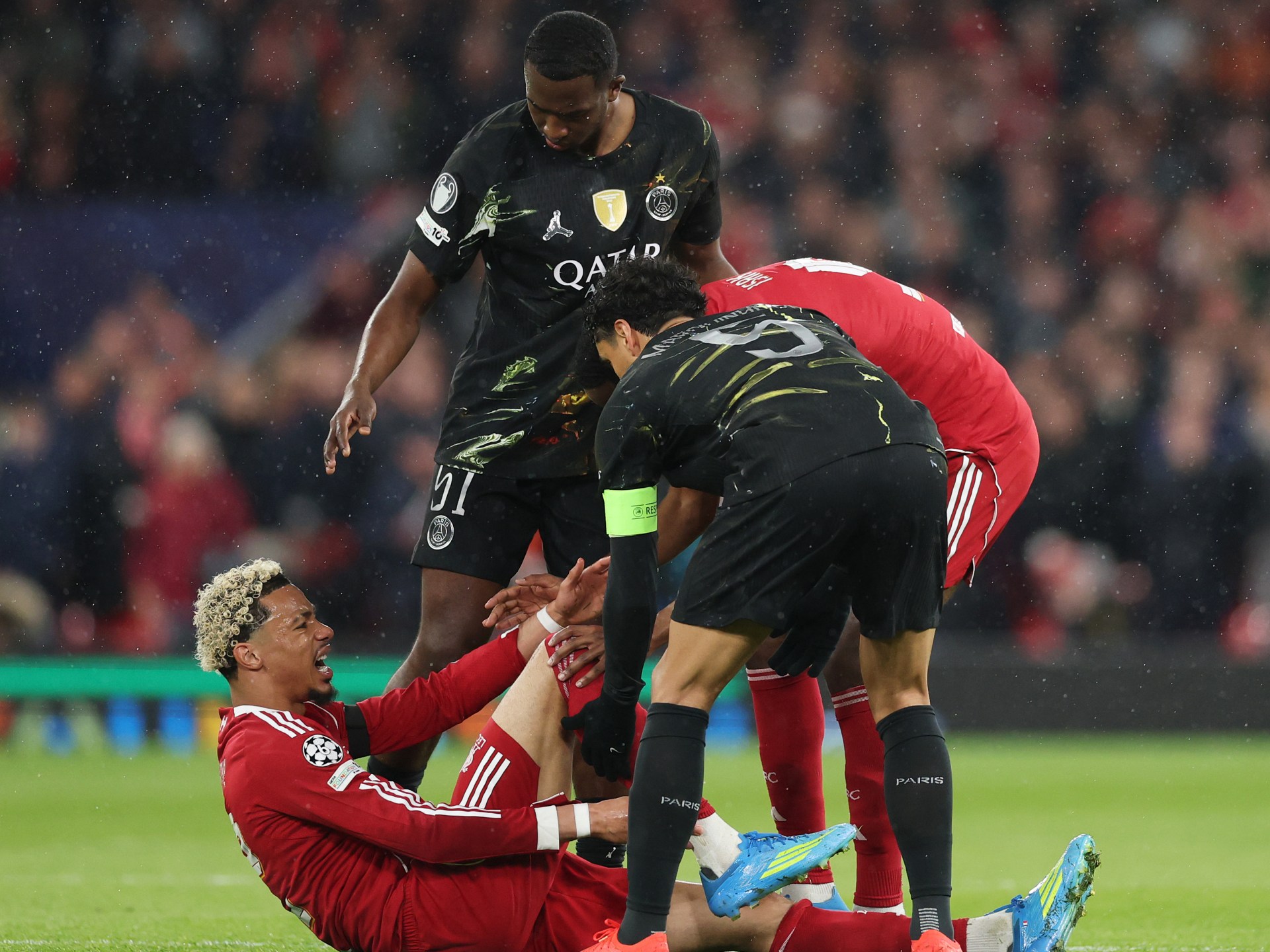 بالفيديو.. إصابة إيكيتيكي مع ليفربول تهدد مشاركته في كأس العالم