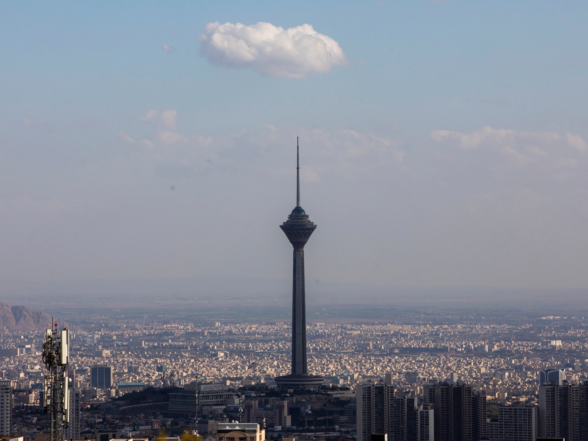 كيف تُجند إسرائيل خلايا نائمة في إيران دون علمها؟