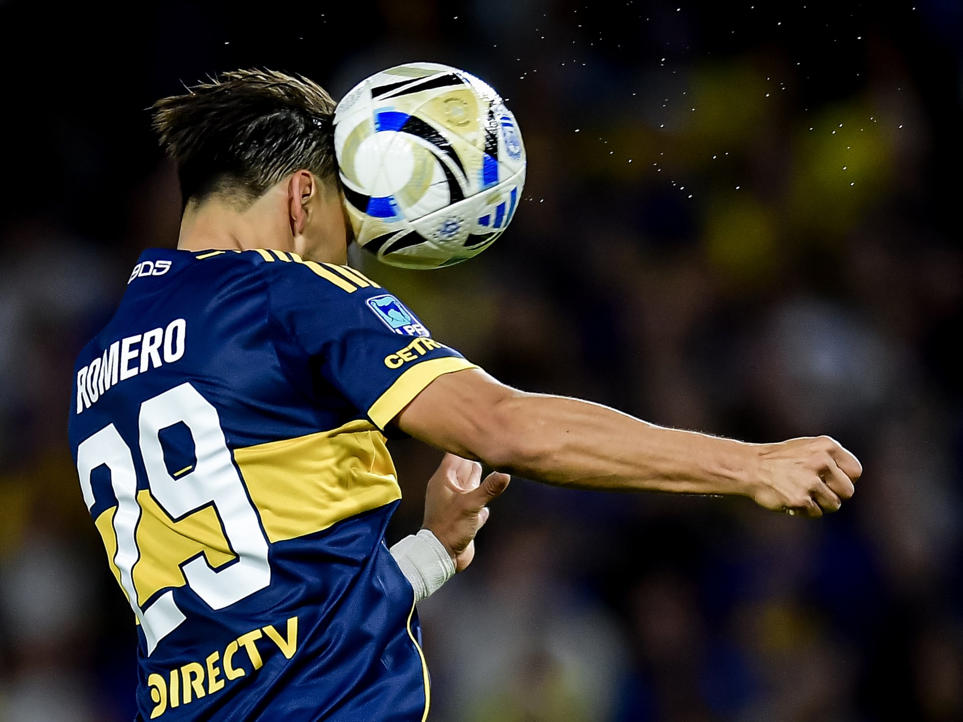 دراسة تحذر من خطر خفي يهدد لاعبي كرة القدم