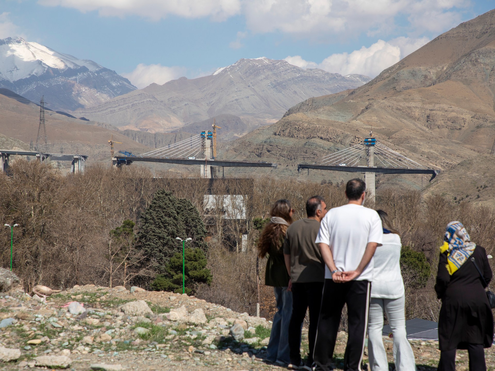 "بي 1" وإخوته.. كيف أصابت الحرب عُقد النقل في إيران؟