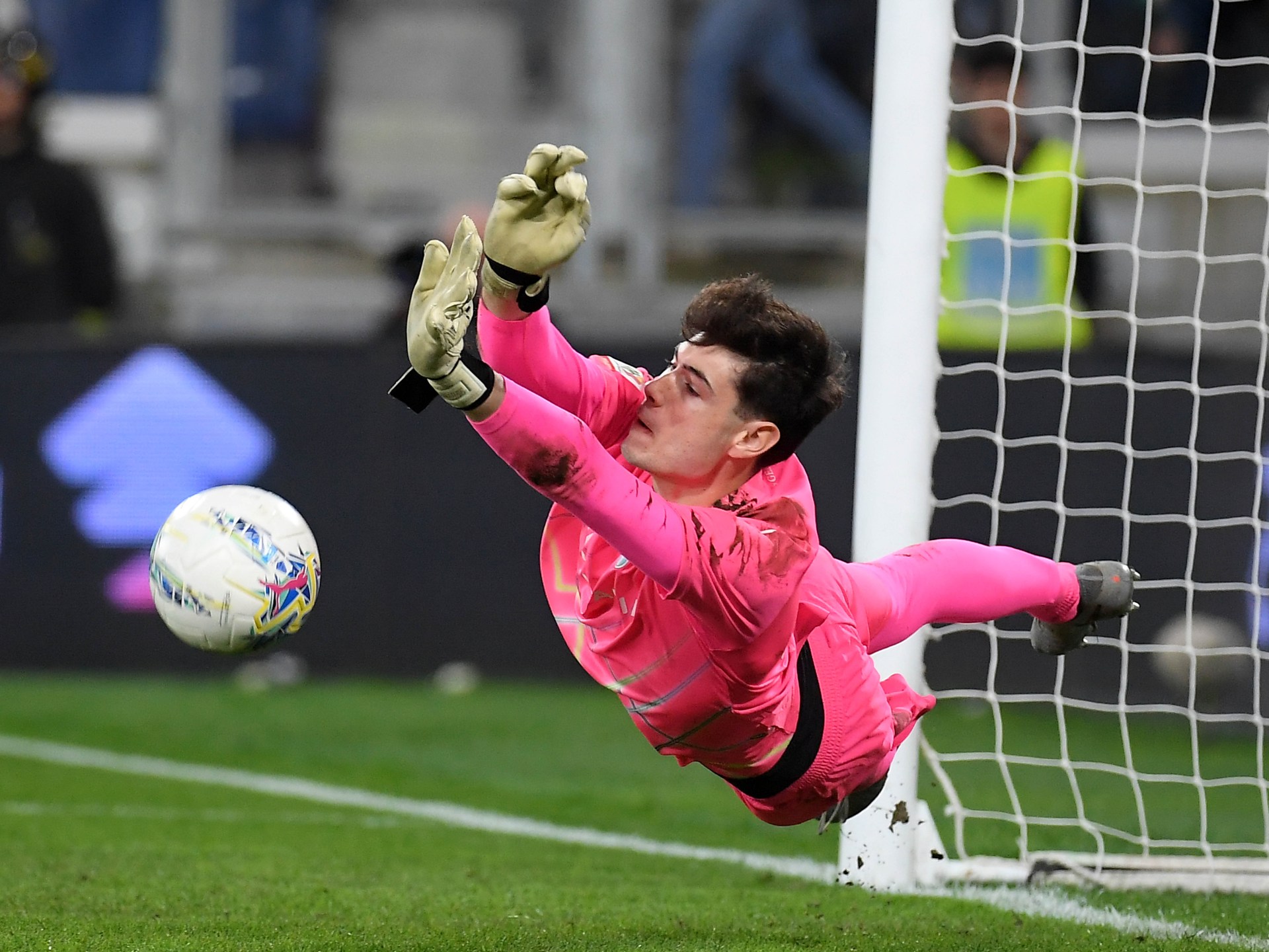 بالفيديو.. إدواردو موتا يتصدى لأربع ركلات ترجيح ويقود لاتسيو لنهائي كأس إيطاليا