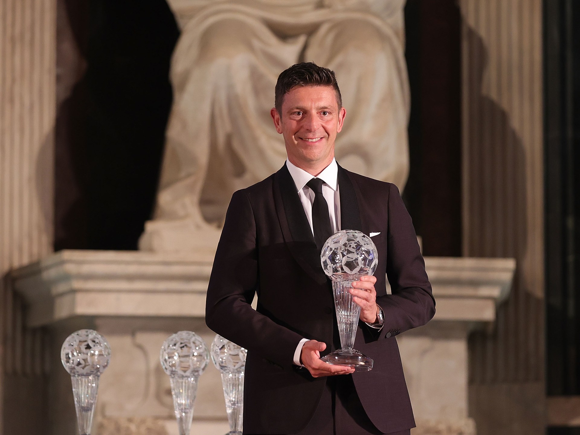 بعد 20 عاما من "كالتشيوبولي".. هل يعيد التاريخ نفسه في أروقة التحكيم الإيطالي؟