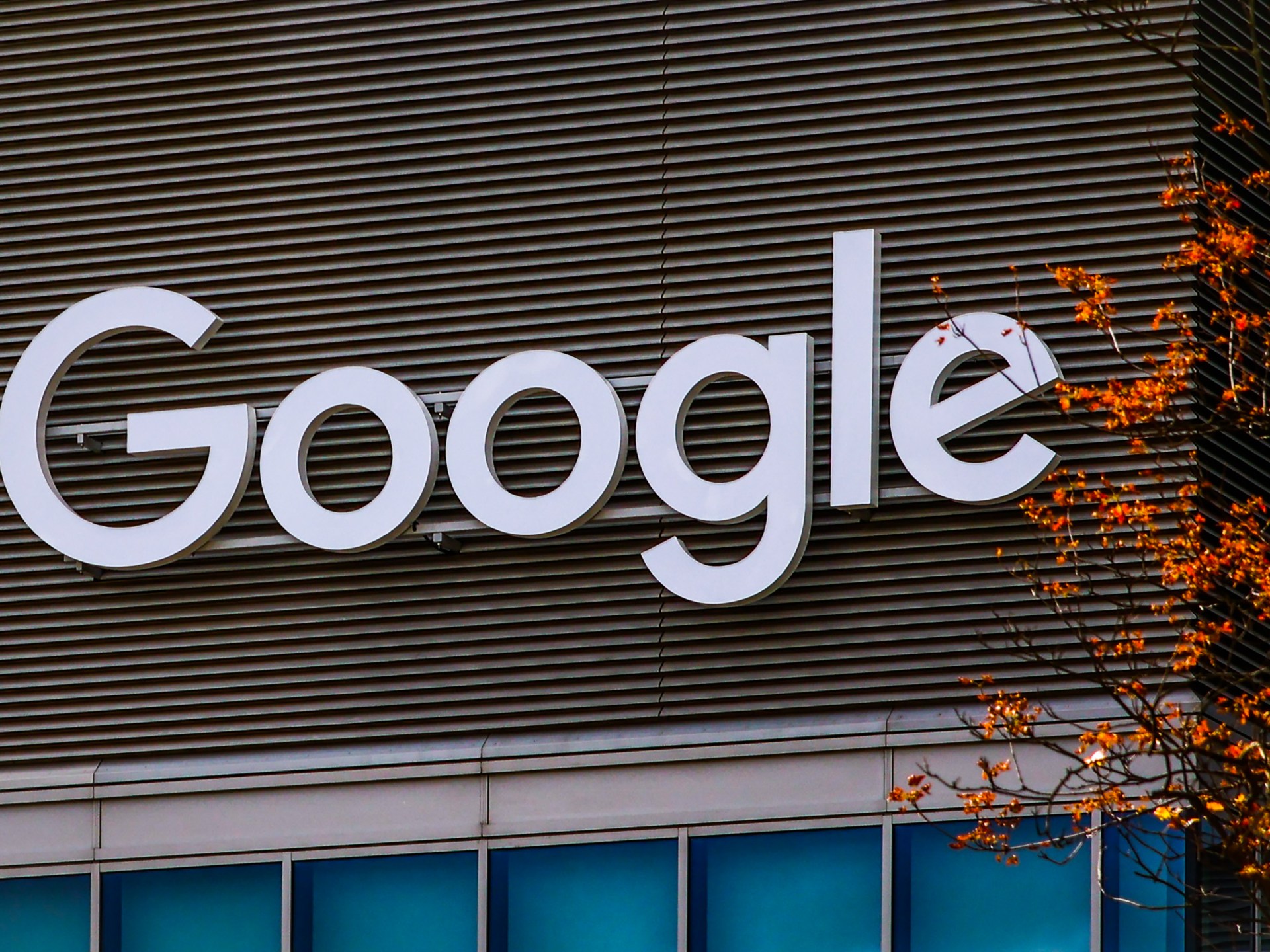 مقال بميديابارت: الانحراف العسكري الخطير لشركة غوغل