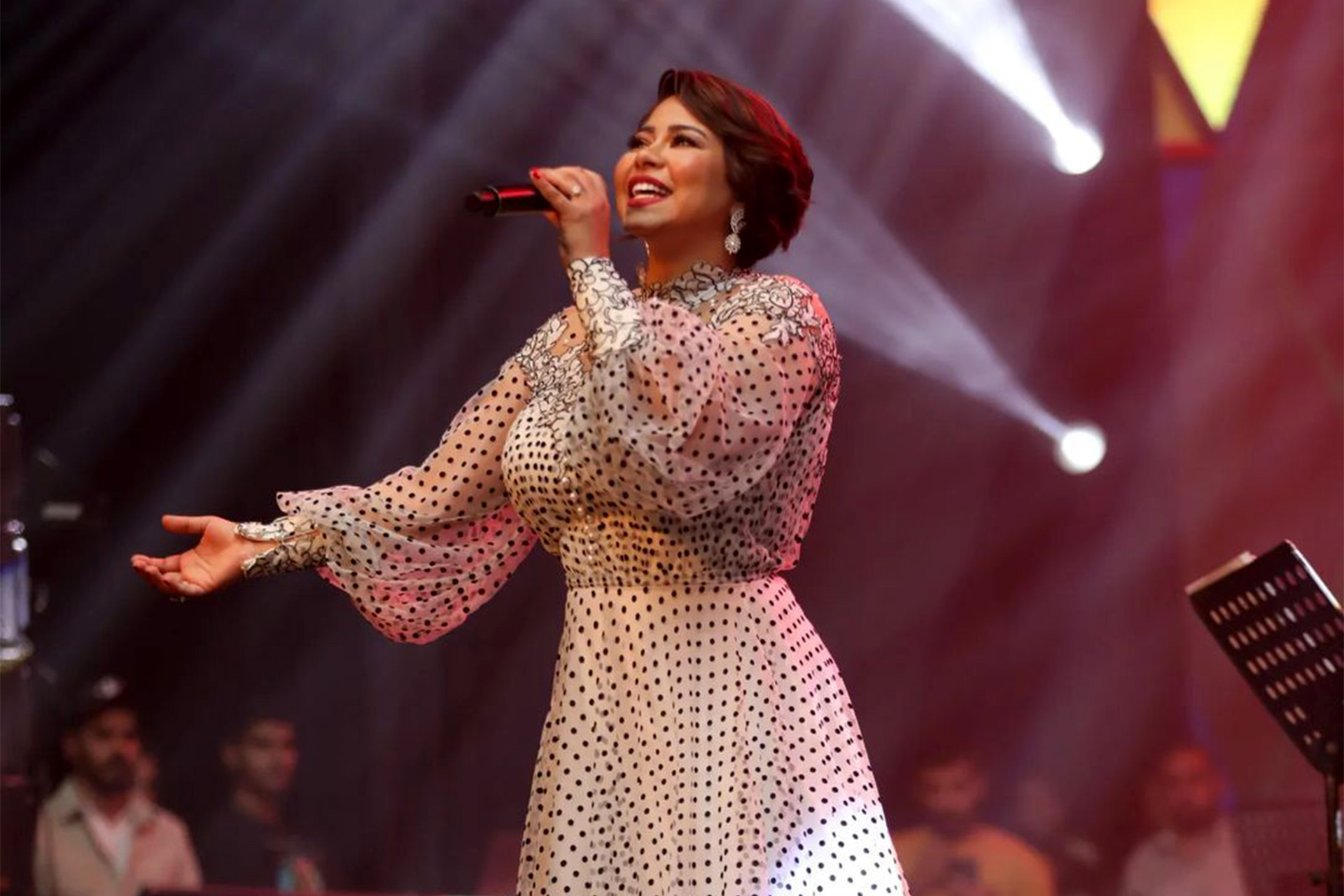 تسجيل غامض يعيد شيرين عبد الوهاب إلى الواجهة.. أغنية جديدة أم ذكاء اصطناعي؟