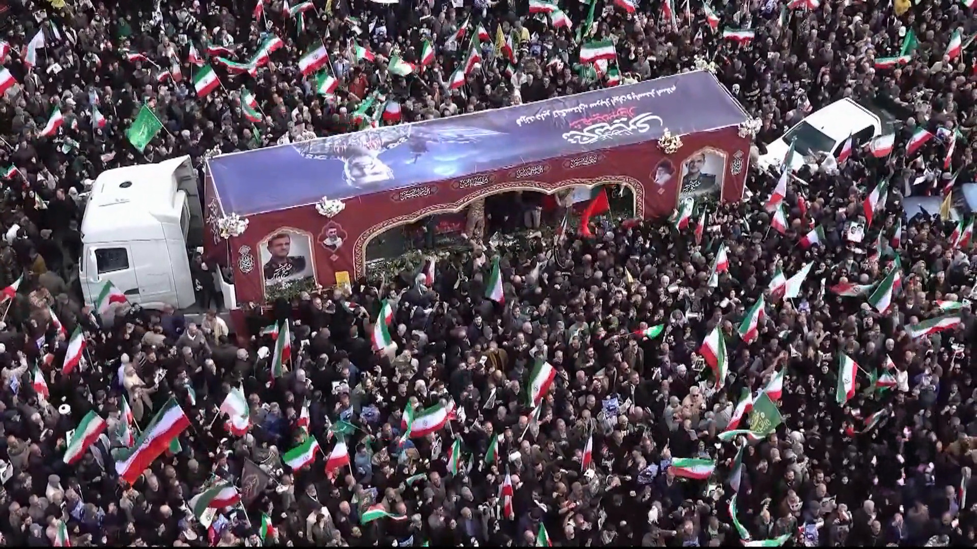 إيران تشيّع جثمان علي رضا تنكسيري الذي اغتيل في غارة إسرائيلية