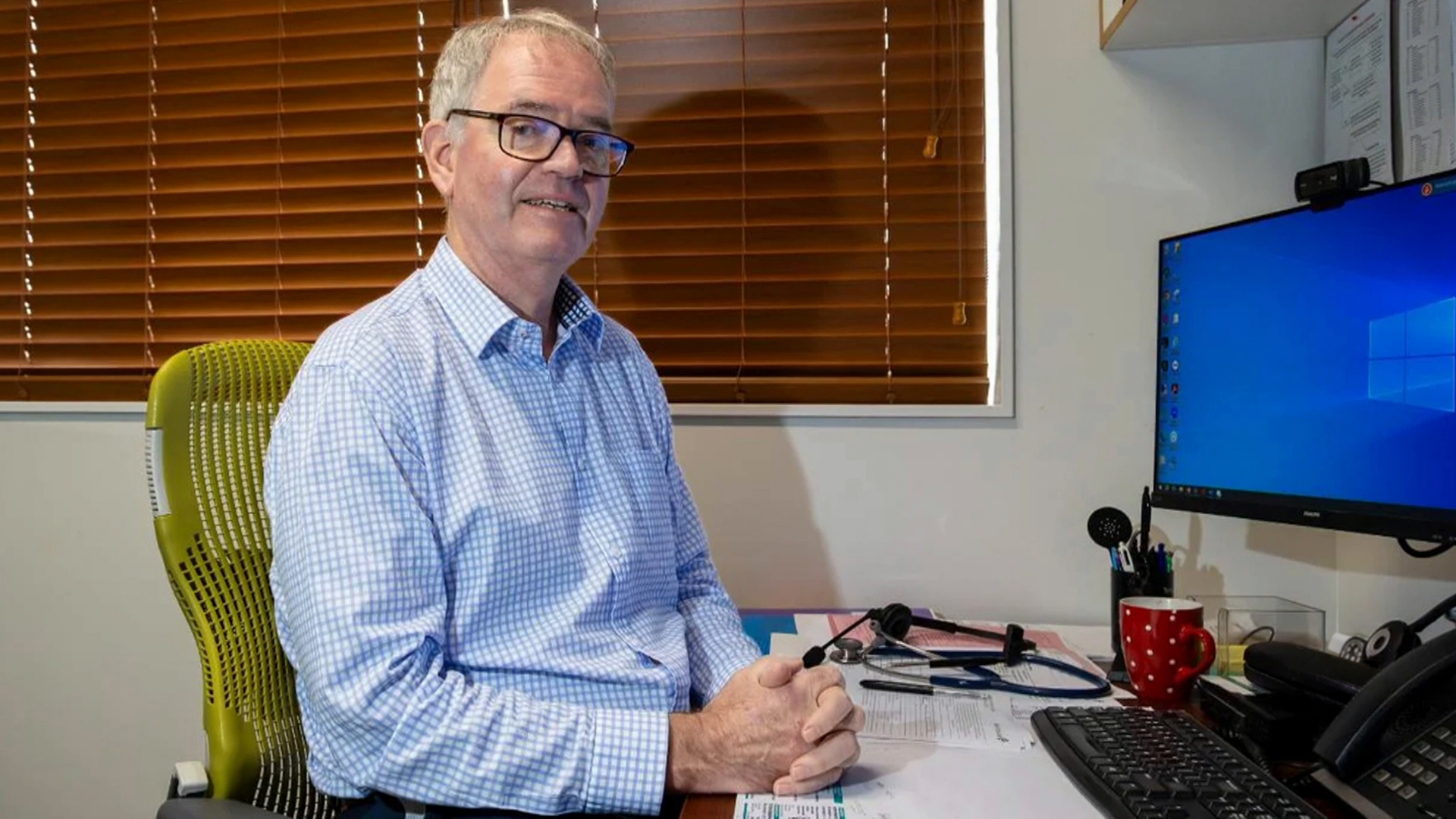 فاتورة طبيب نيوزيلندي لسفارة واشنطن تثير المنصات.. ما القصة؟