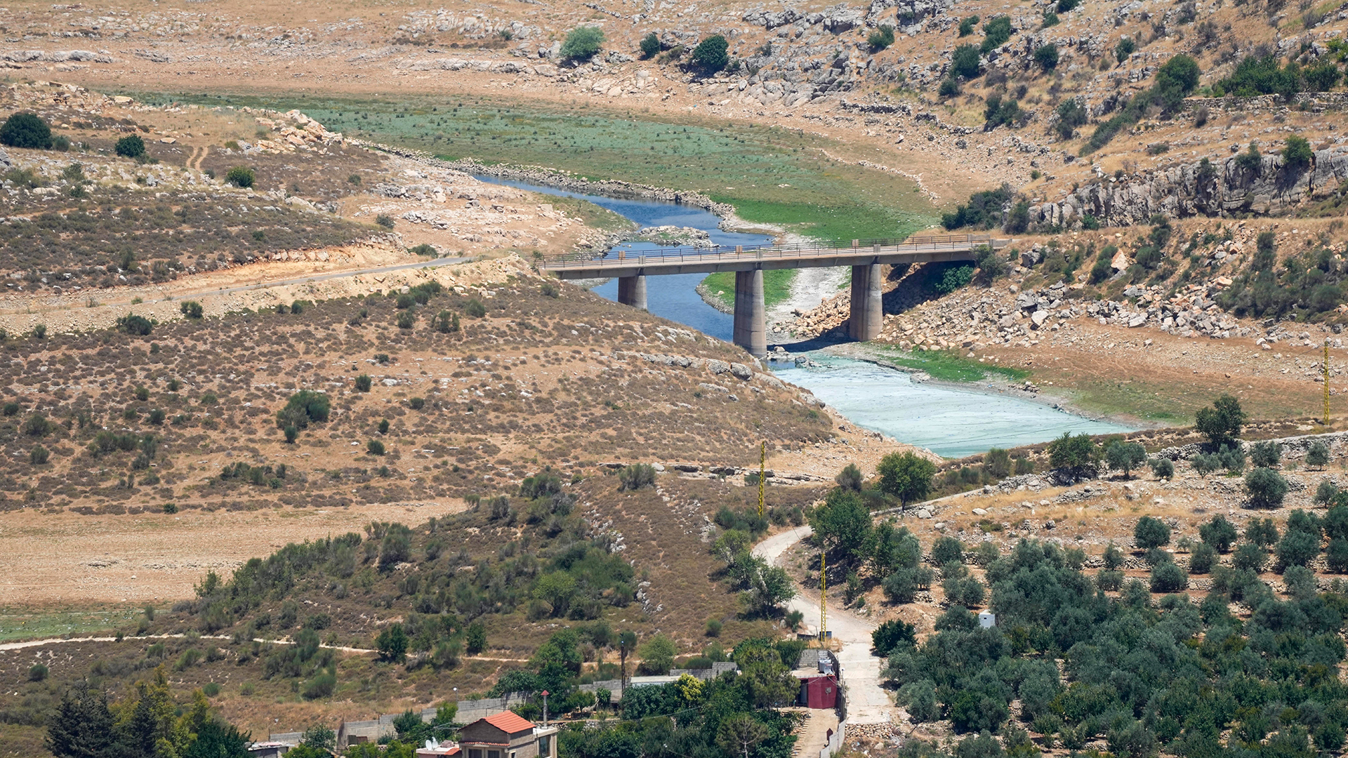 بحجة نزع سلاح حزب الله.. تهديد إسرائيلي بـ"احتلال كامل" وعزل وإخلاء جنوب لبنان