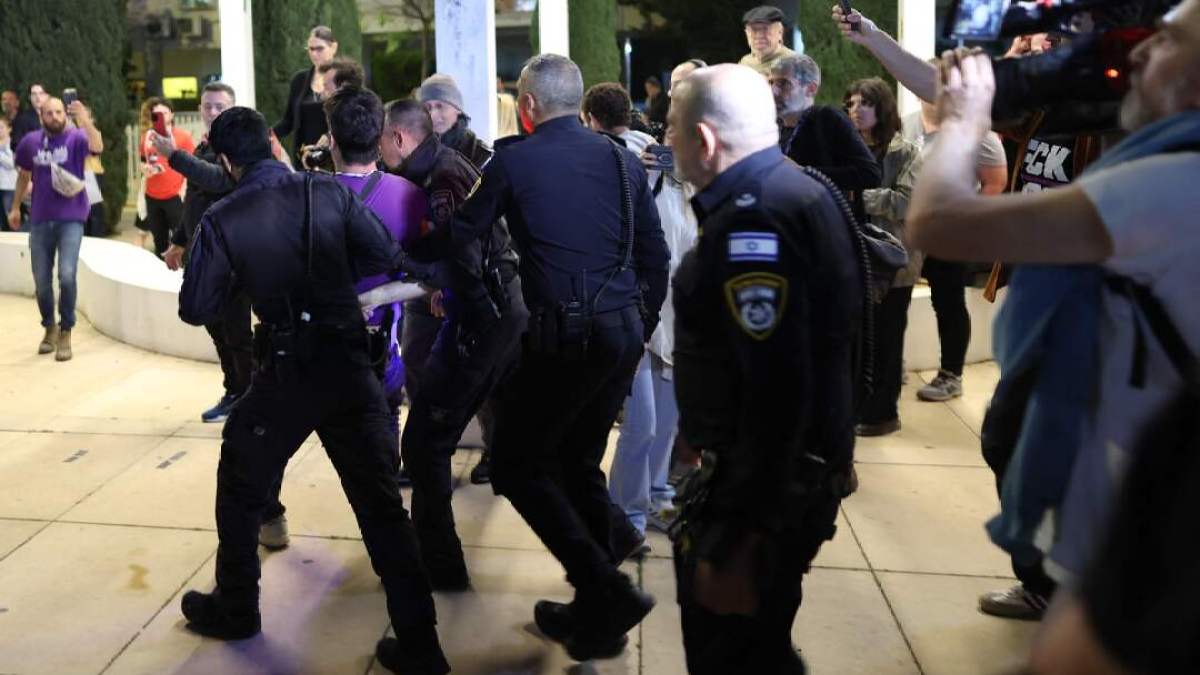 رغم القيود الأمنية المشددة.. مظاهرات في إسرائيل تطالب بوقف الحرب على إيران