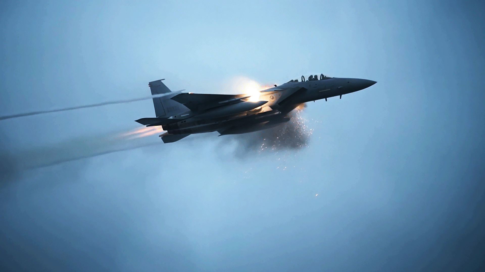 ما الذي يحدث عندما تسقط طائرة في قلب المعركة؟