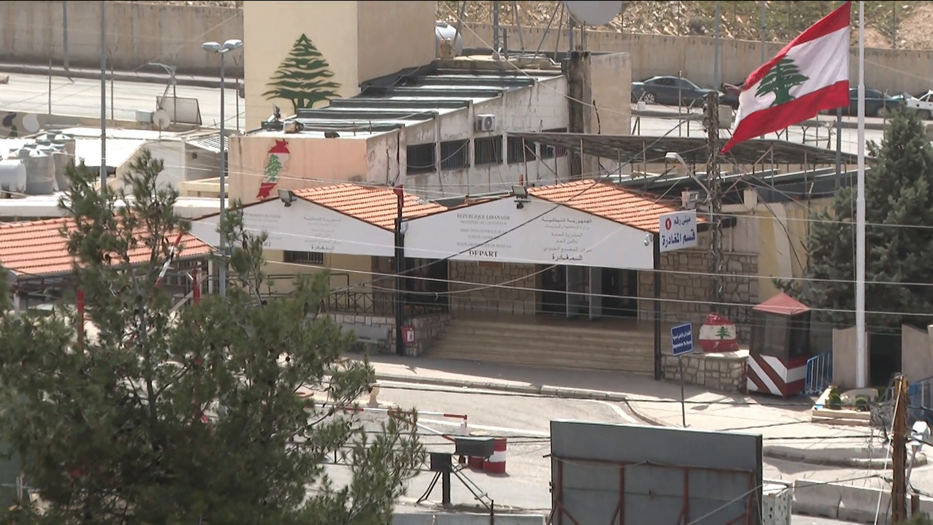 ما مخاطر التهديد الإسرائيلي بقصف معبر المصنع بين لبنان وسوريا؟