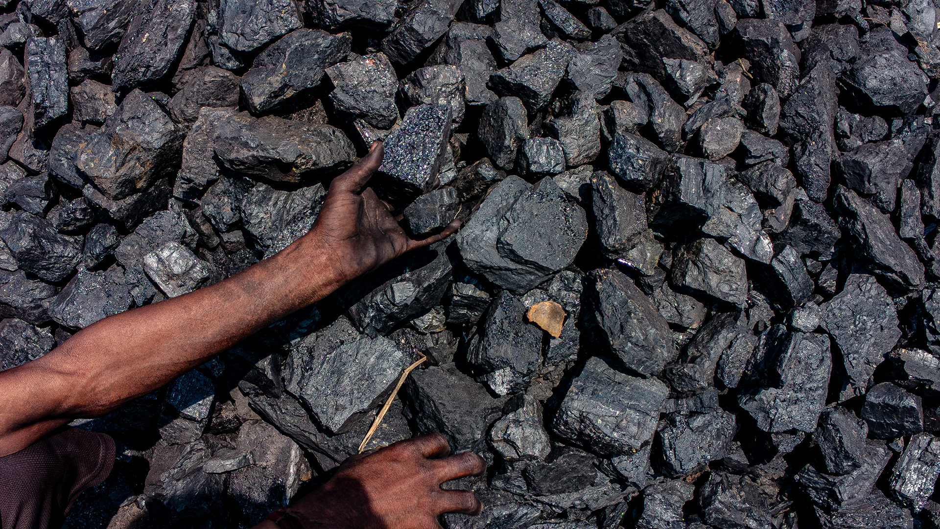 الفحم الحجري يعود كحلّ اضطراري لتعويض نقص إمدادات الطاقة