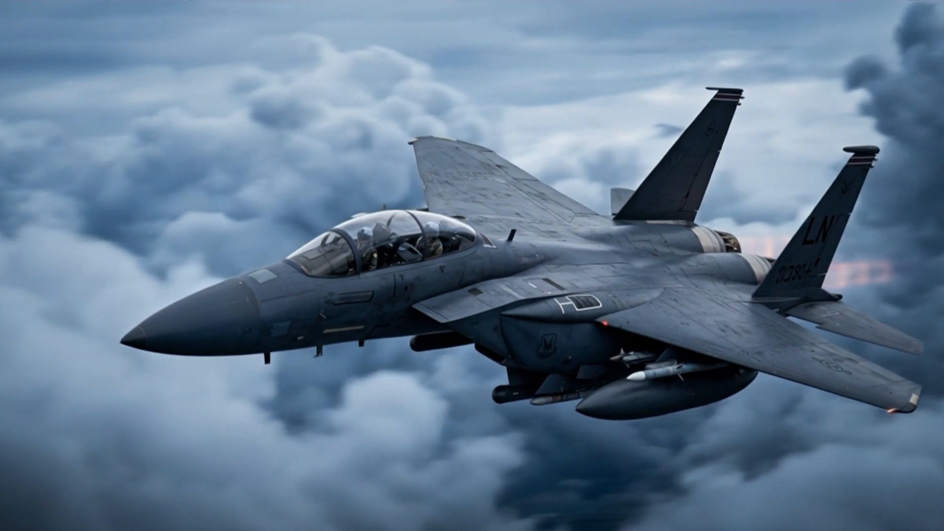 كيف نفذت أمريكا عملية إنقاذ الطيارين في إيران وما الكلفة التي تحملتها؟