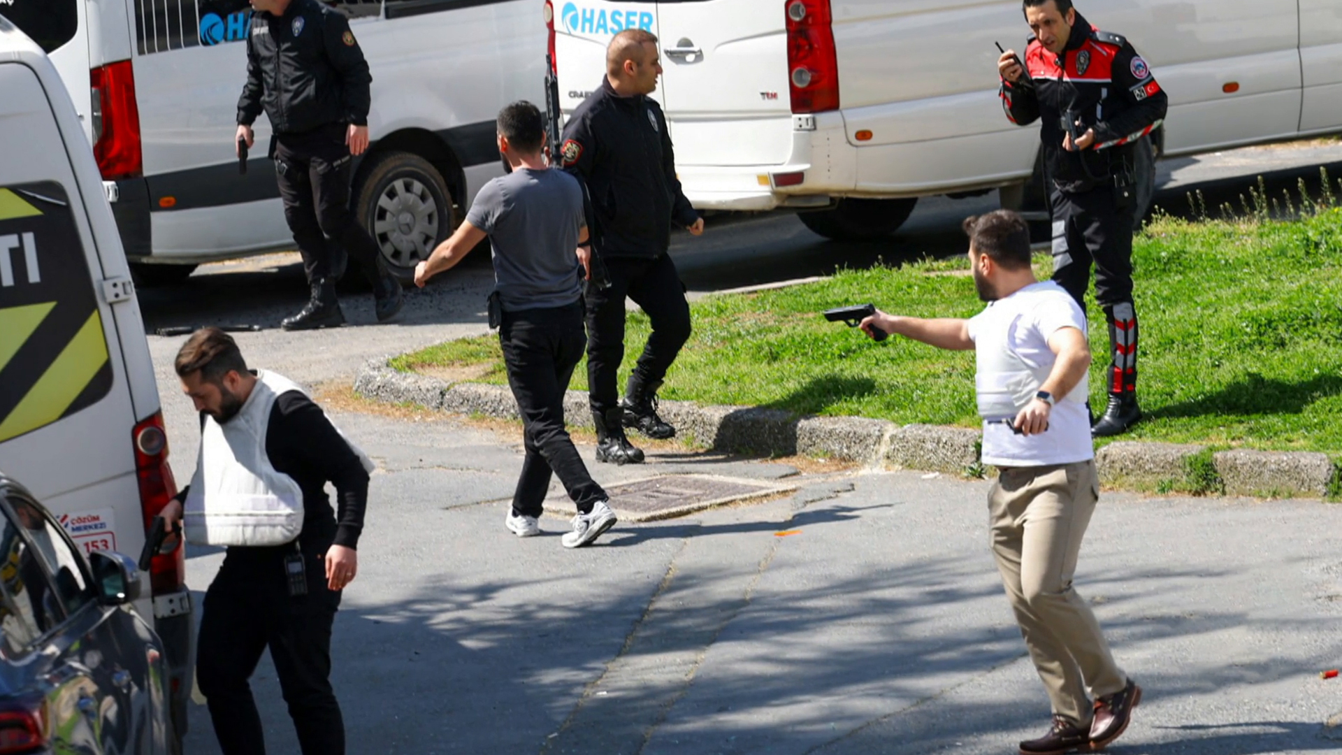 كيف تفاعلت المنصات مع الهجوم قرب قنصلية إسرائيل بإسطنبول؟