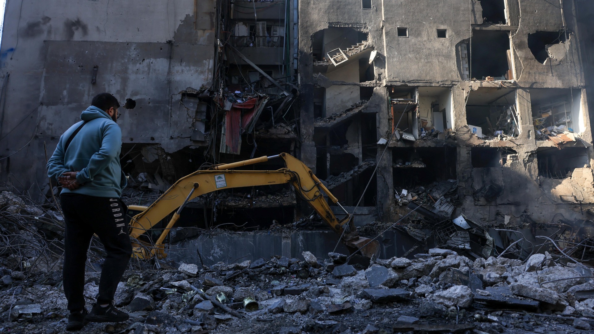 هل تترك إيران لبنان وحيدا بمواجهة التصعيد؟.. خبير عسكري يجيب