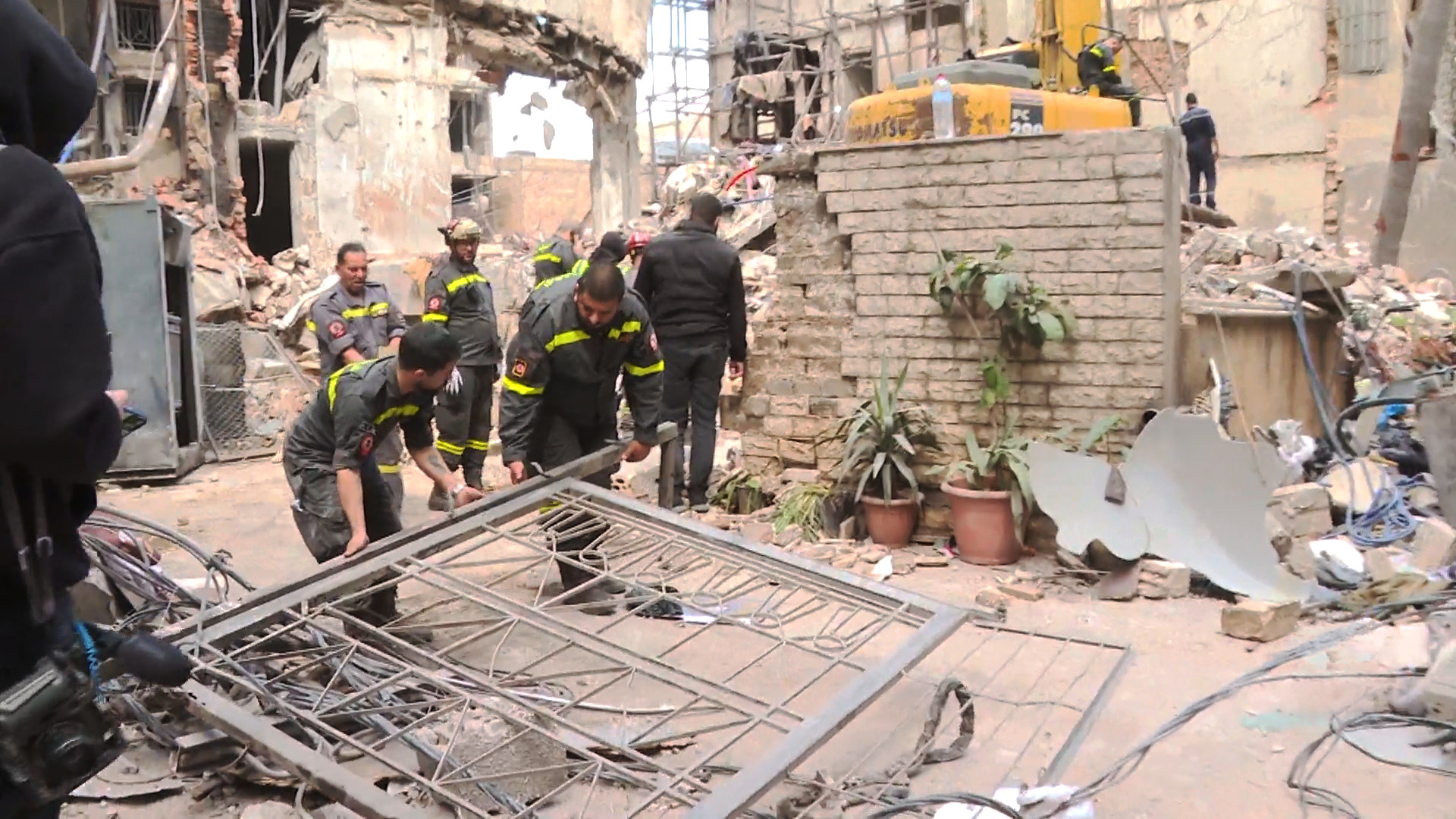 أزمة إنسانية خانقة بلبنان وضغط هائل على فرق الإغاثة