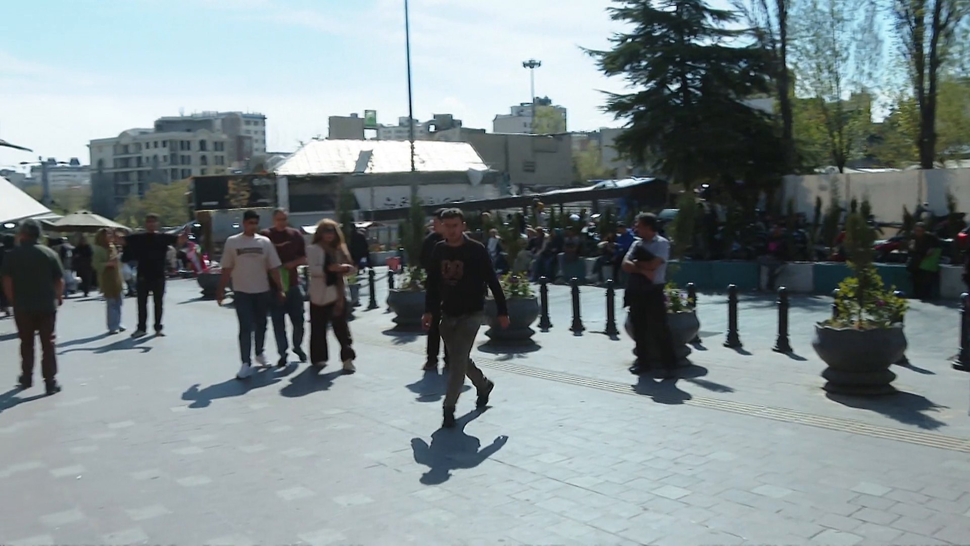 بعد 40 يوما من الحرب.. طهران تعود للحياة وسط هدنة هشة وأجواء ترقب