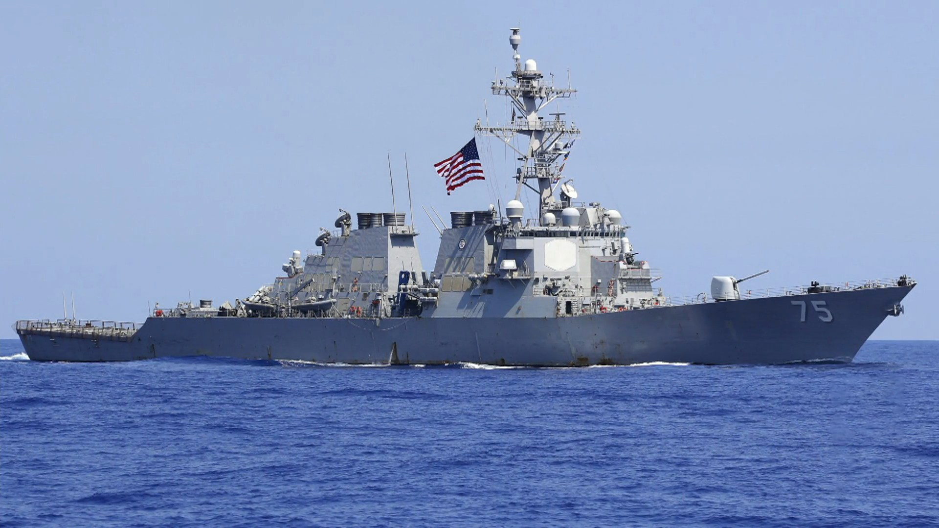 هل عبرت مدمرات أمريكية مضيق هرمز؟.. إنذار الـ30 دقيقة يشعل المنصات